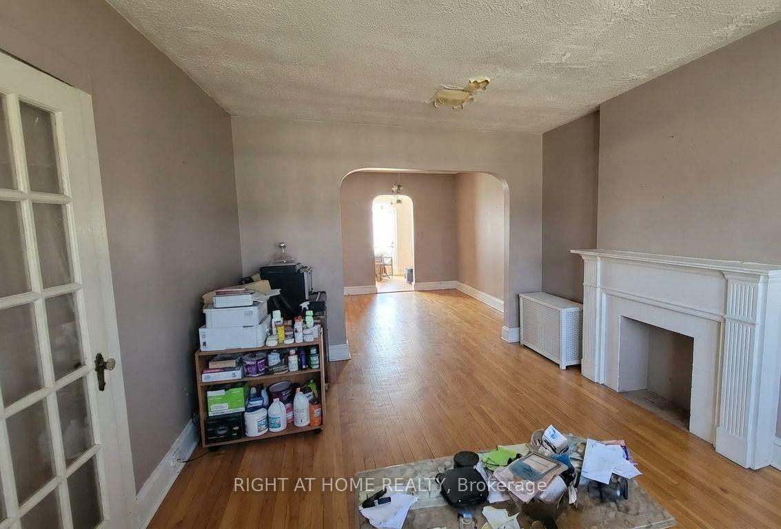 Photo 4 of 37 Deforest Road E, Toronto, High Park-Swansea — HOMEH