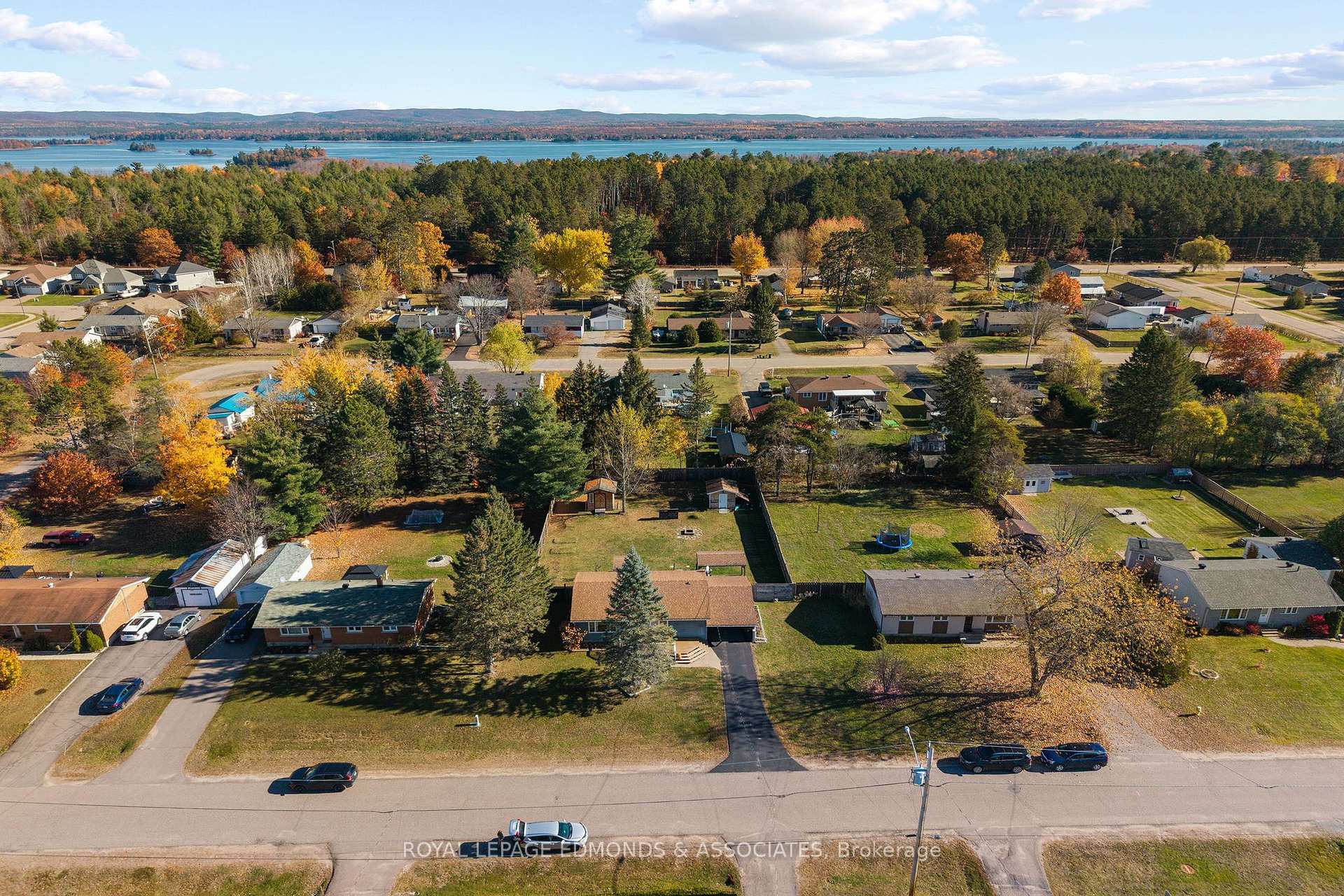 Photo 2 of 10 William Street, Petawawa, Petawawa — HOMEH
