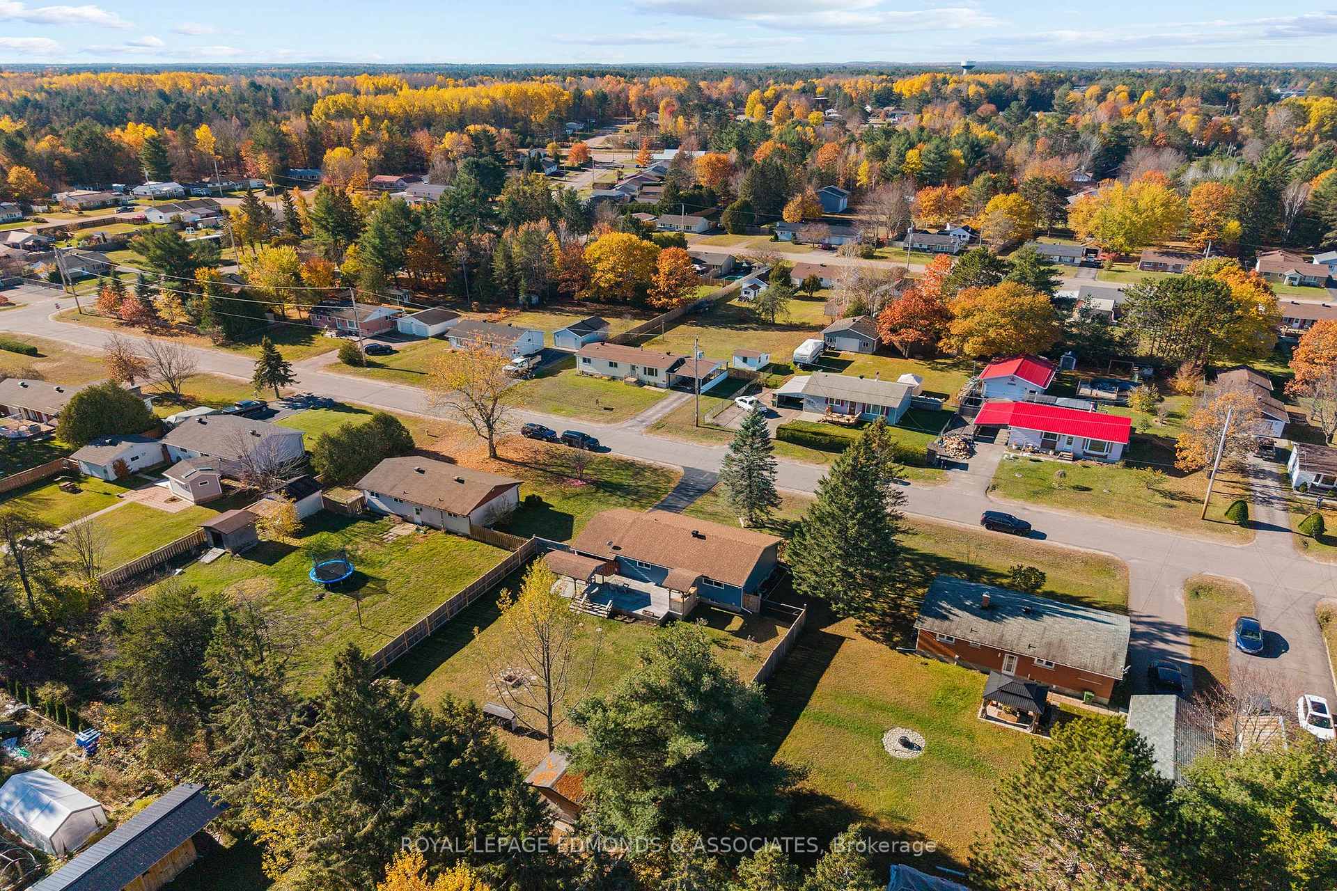Photo 4 of 10 William Street, Petawawa, Petawawa — HOMEH