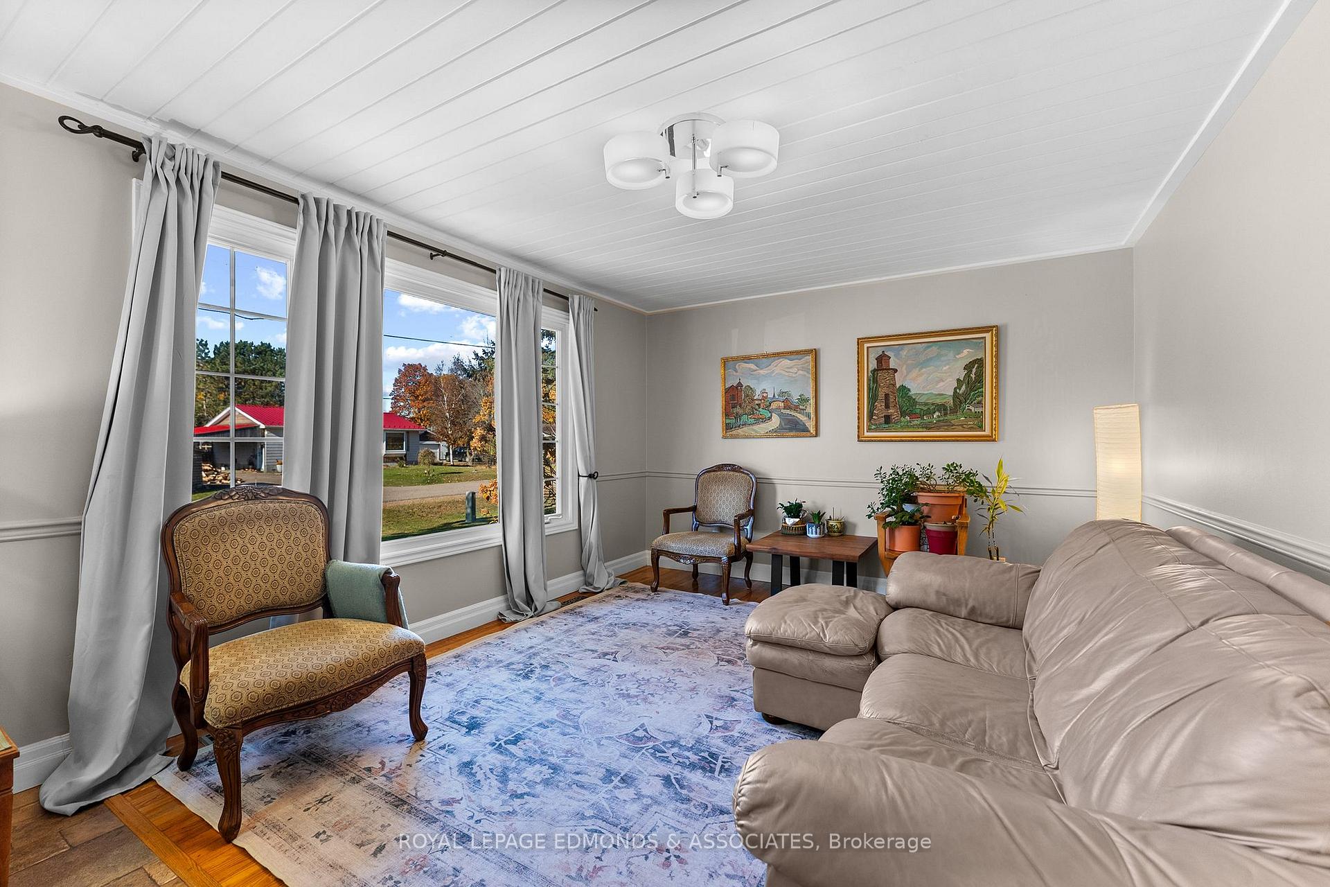 Photo 11 of 10 William Street, Petawawa, Petawawa — HOMEH