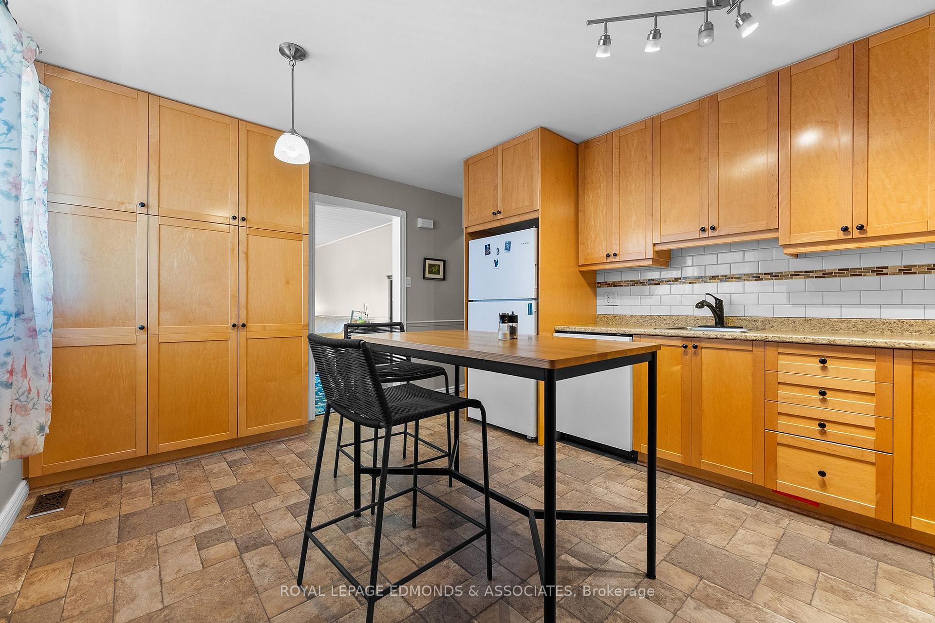 Photo 15 of 10 William Street, Petawawa, Petawawa — HOMEH