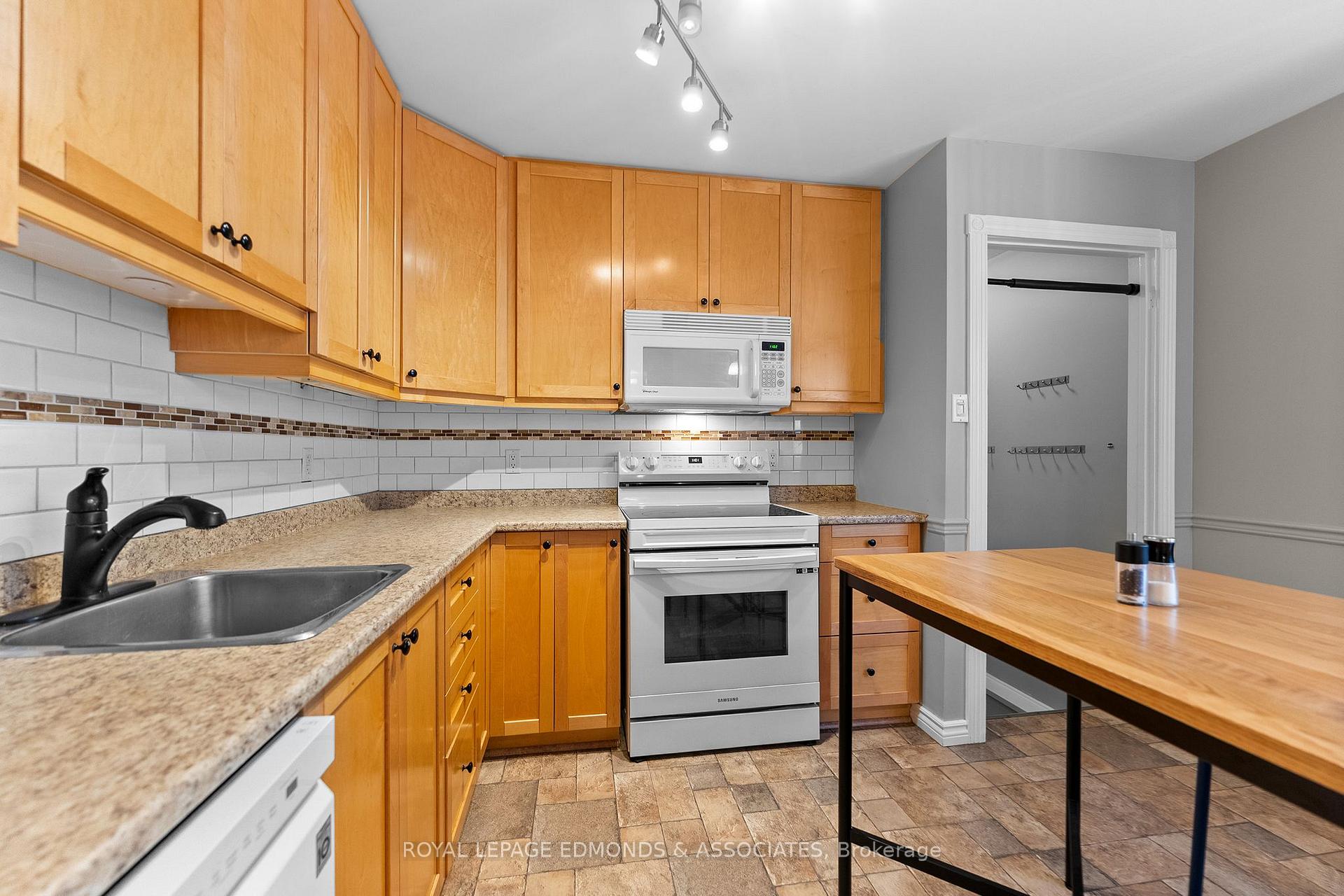 Photo 17 of 10 William Street, Petawawa, Petawawa — HOMEH