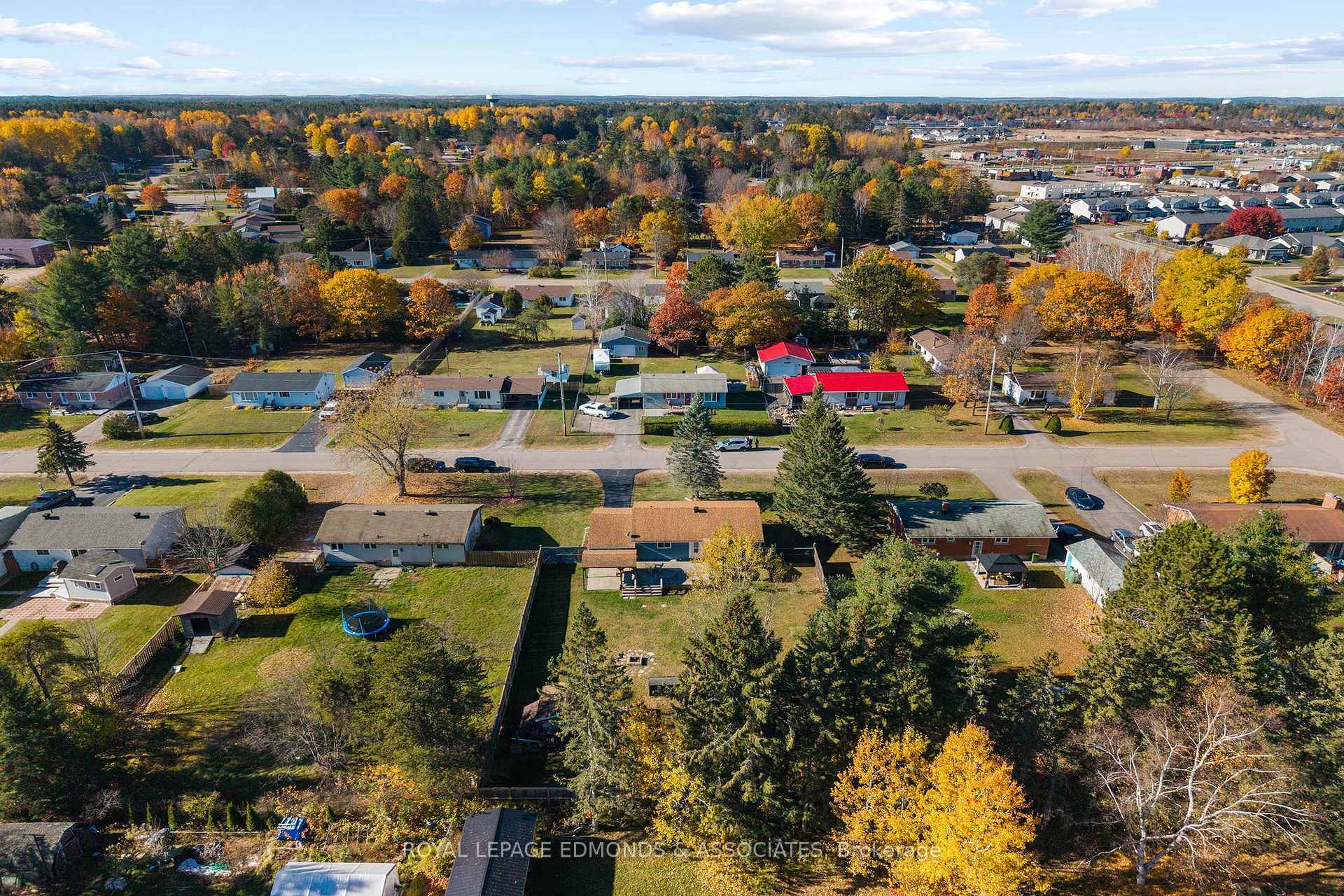 Photo 47 of 10 William Street, Petawawa, Petawawa — HOMEH