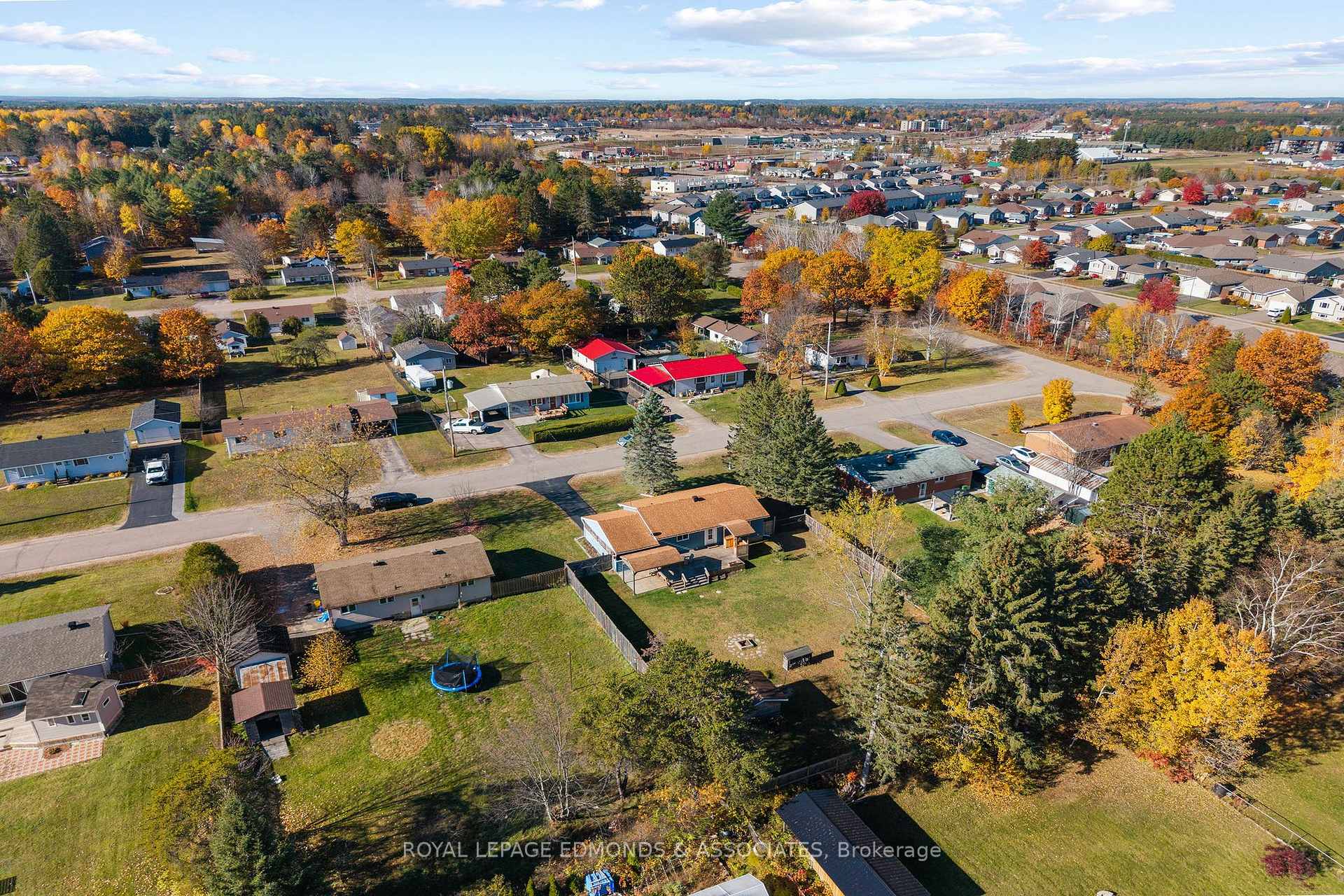 Photo 48 of 10 William Street, Petawawa, Petawawa — HOMEH