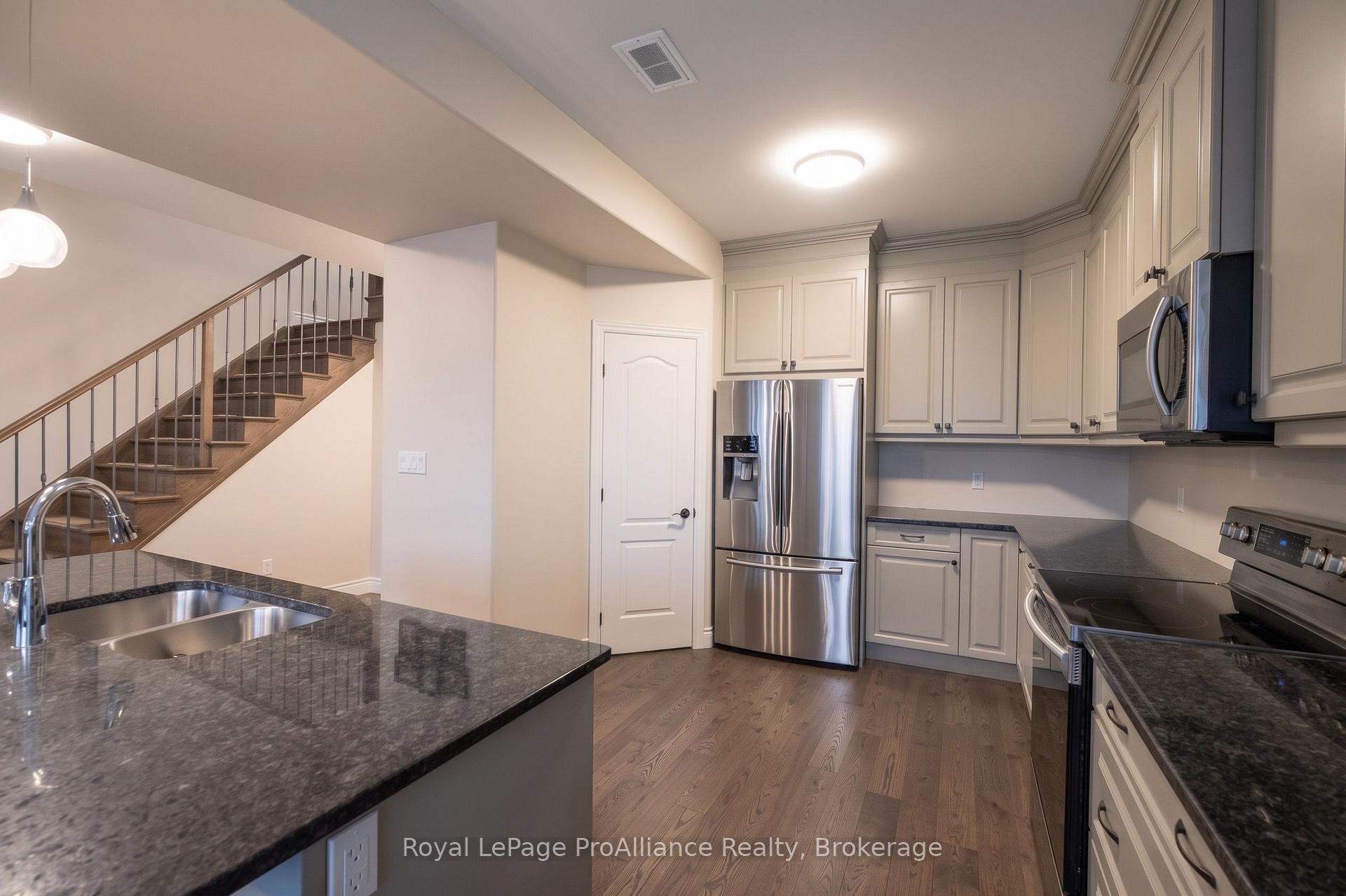 Photo 3 of 66 Farmington Crescent, Belleville, Thurlow Ward — HOMEH