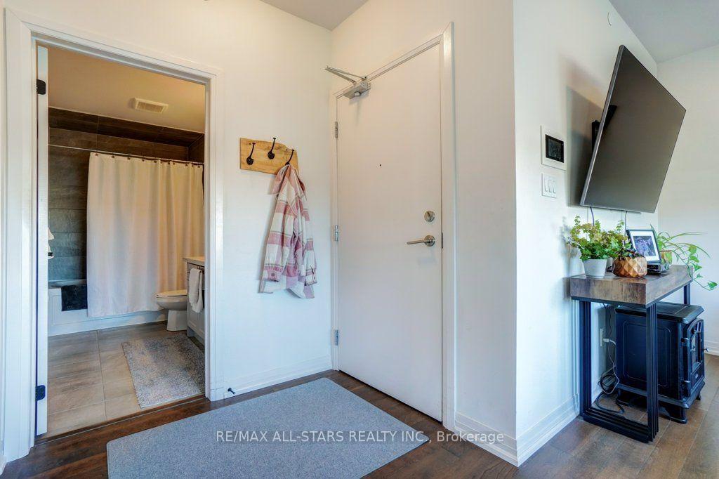 Photo 4 of Unit 301, 164 Cemetery Road, Uxbridge — HOMEH