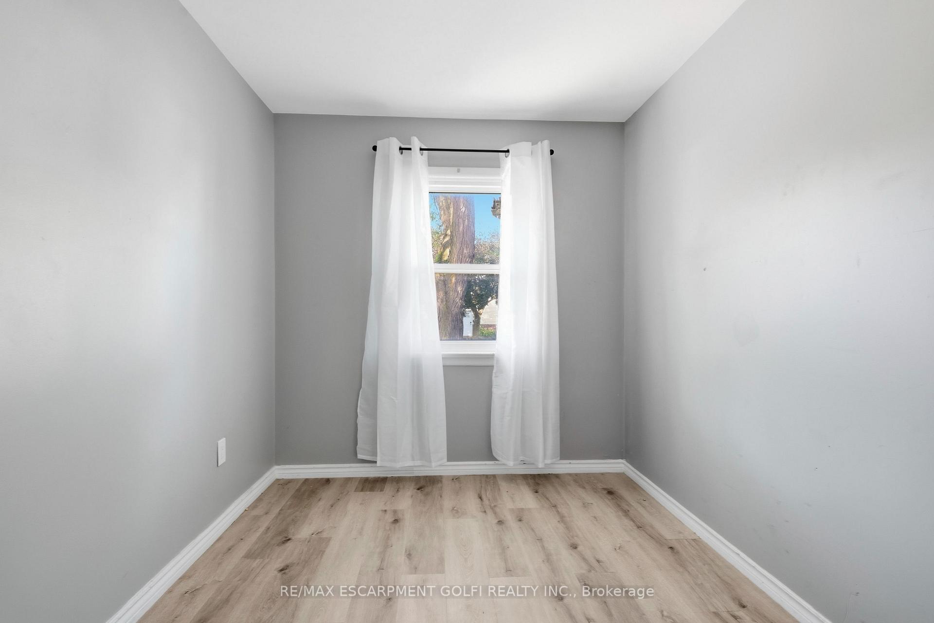 Photo 13 of Unit 1, 177 Pelham Road, St. Catharines, Western Hill — HOMEH