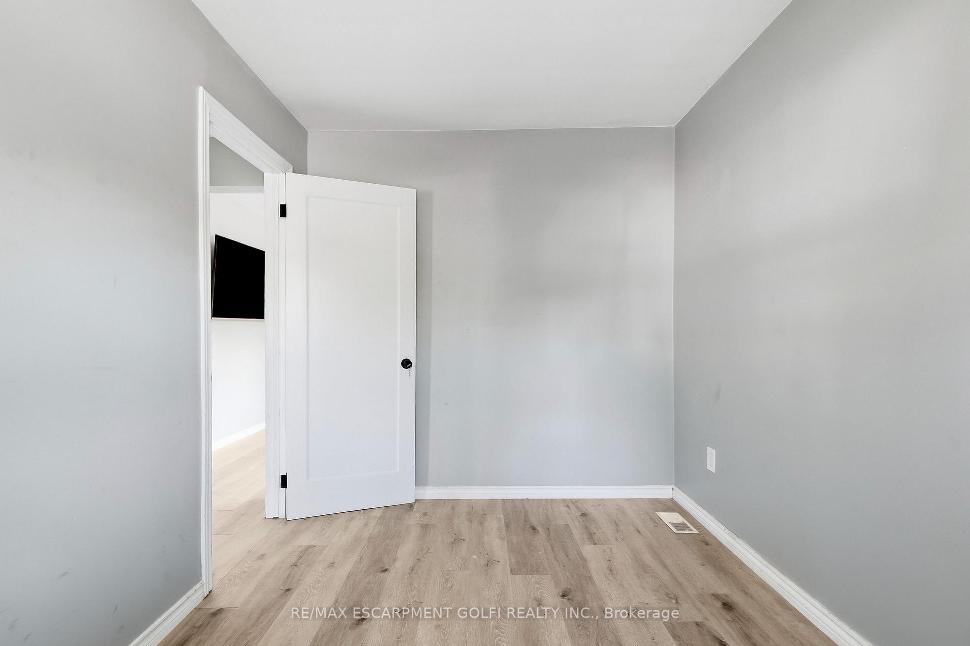 Photo 14 of Unit 1, 177 Pelham Road, St. Catharines, Western Hill — HOMEH
