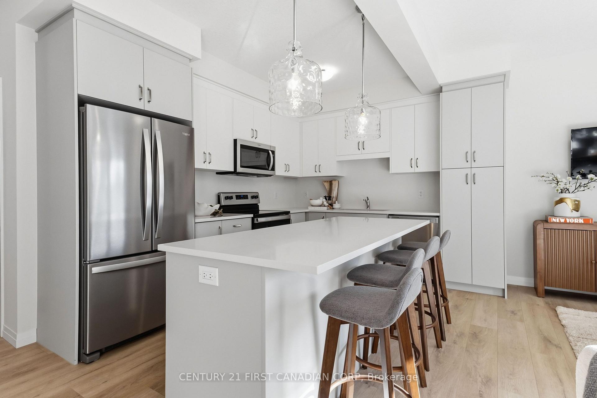 Photo 7 of 6905 Heathwoods Avenue, London, South V — HOMEH