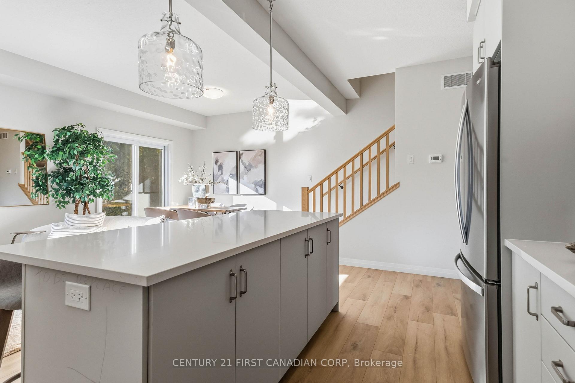 Photo 10 of 6905 Heathwoods Avenue, London, South V — HOMEH