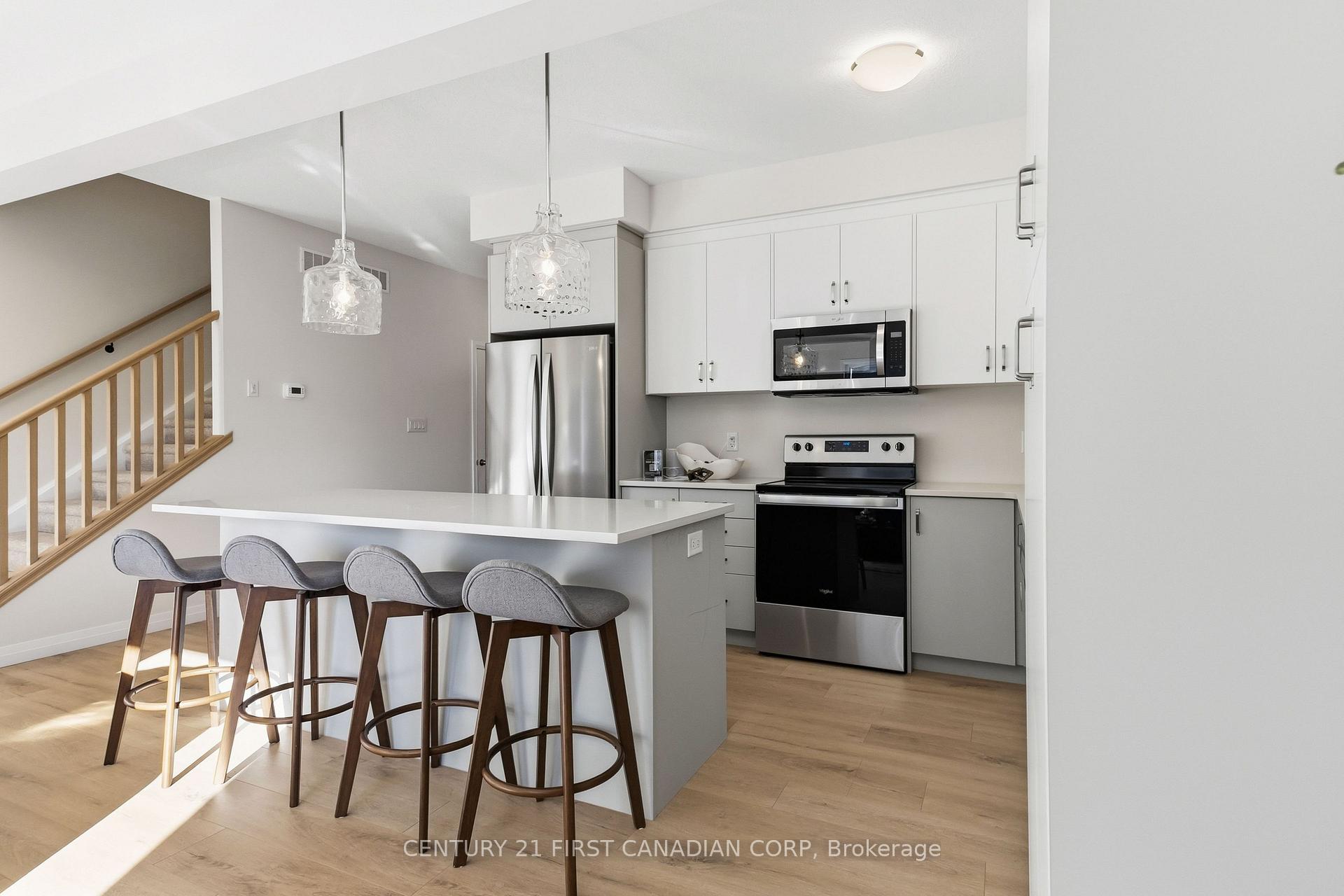 Photo 11 of 6905 Heathwoods Avenue, London, South V — HOMEH