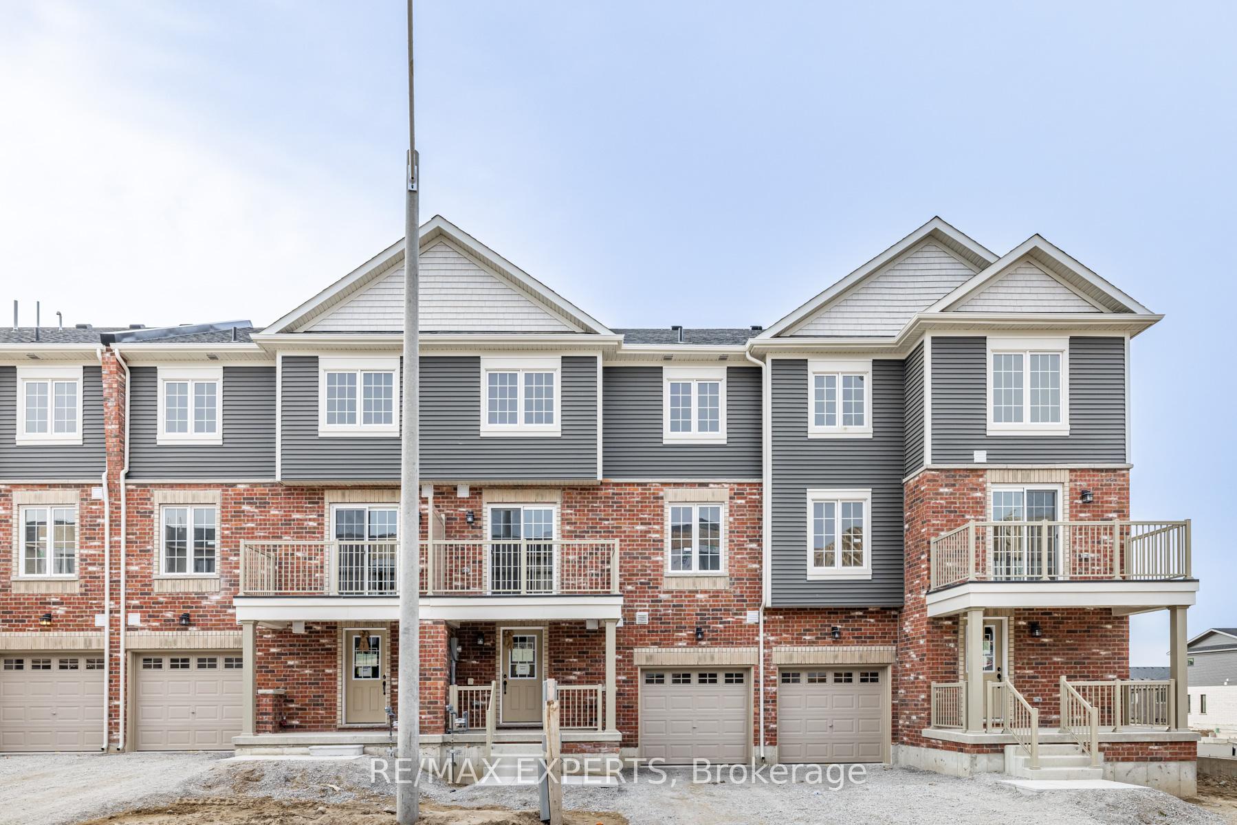 Photo 2 of 13 Silo Mews, Barrie, Rural Barrie Southeast — HOMEH
