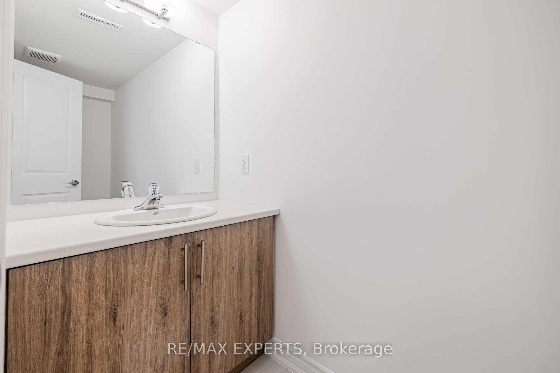 Photo 10 of 13 Silo Mews, Barrie, Rural Barrie Southeast — HOMEH