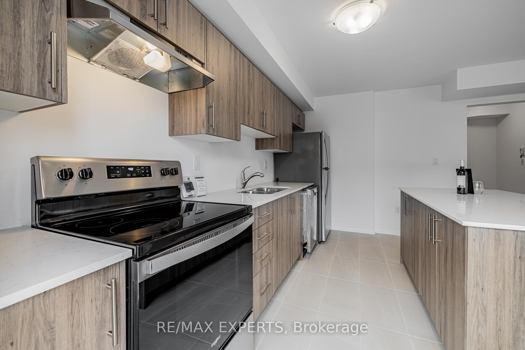 Photo 19 of 13 Silo Mews, Barrie, Rural Barrie Southeast — HOMEH