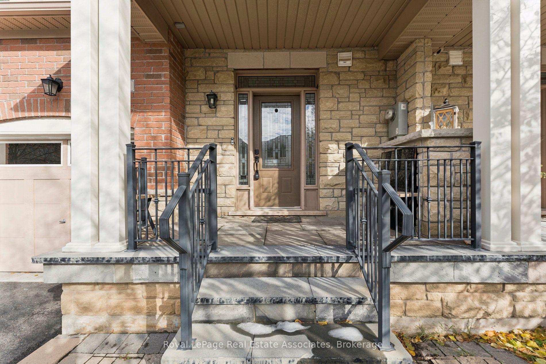 Photo 2 of 12 Diamond Leaf Lane, Halton Hills, Georgetown — HOMEH