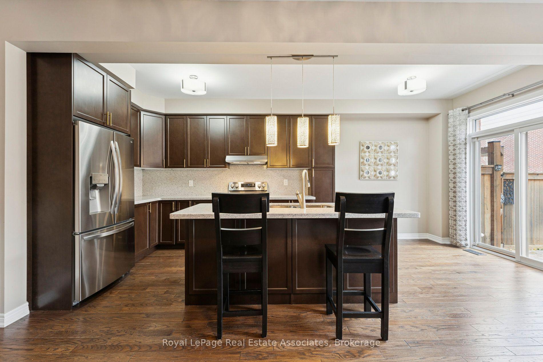 Photo 5 of 12 Diamond Leaf Lane, Halton Hills, Georgetown — HOMEH