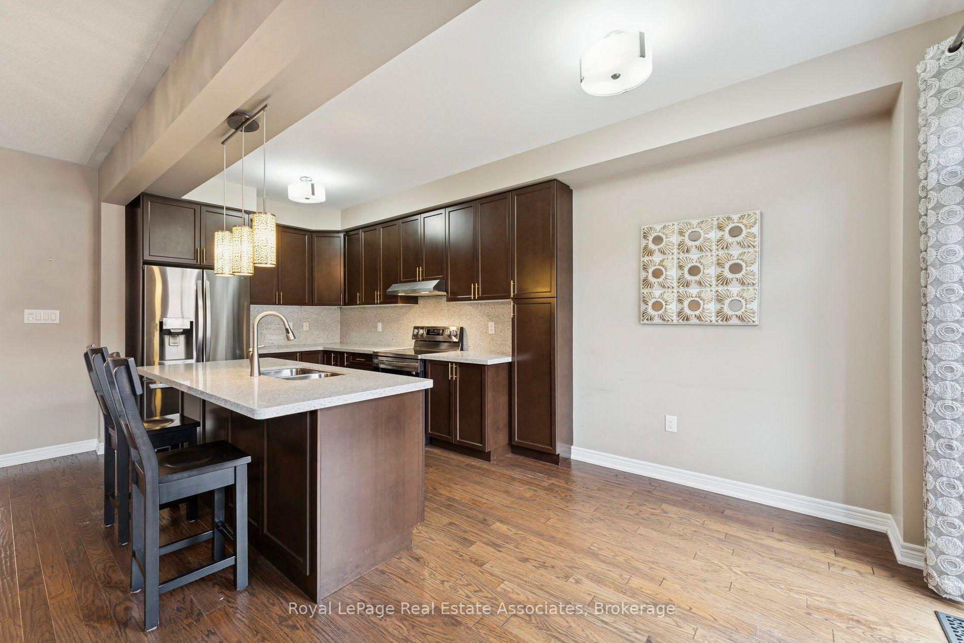 Photo 6 of 12 Diamond Leaf Lane, Halton Hills, Georgetown — HOMEH