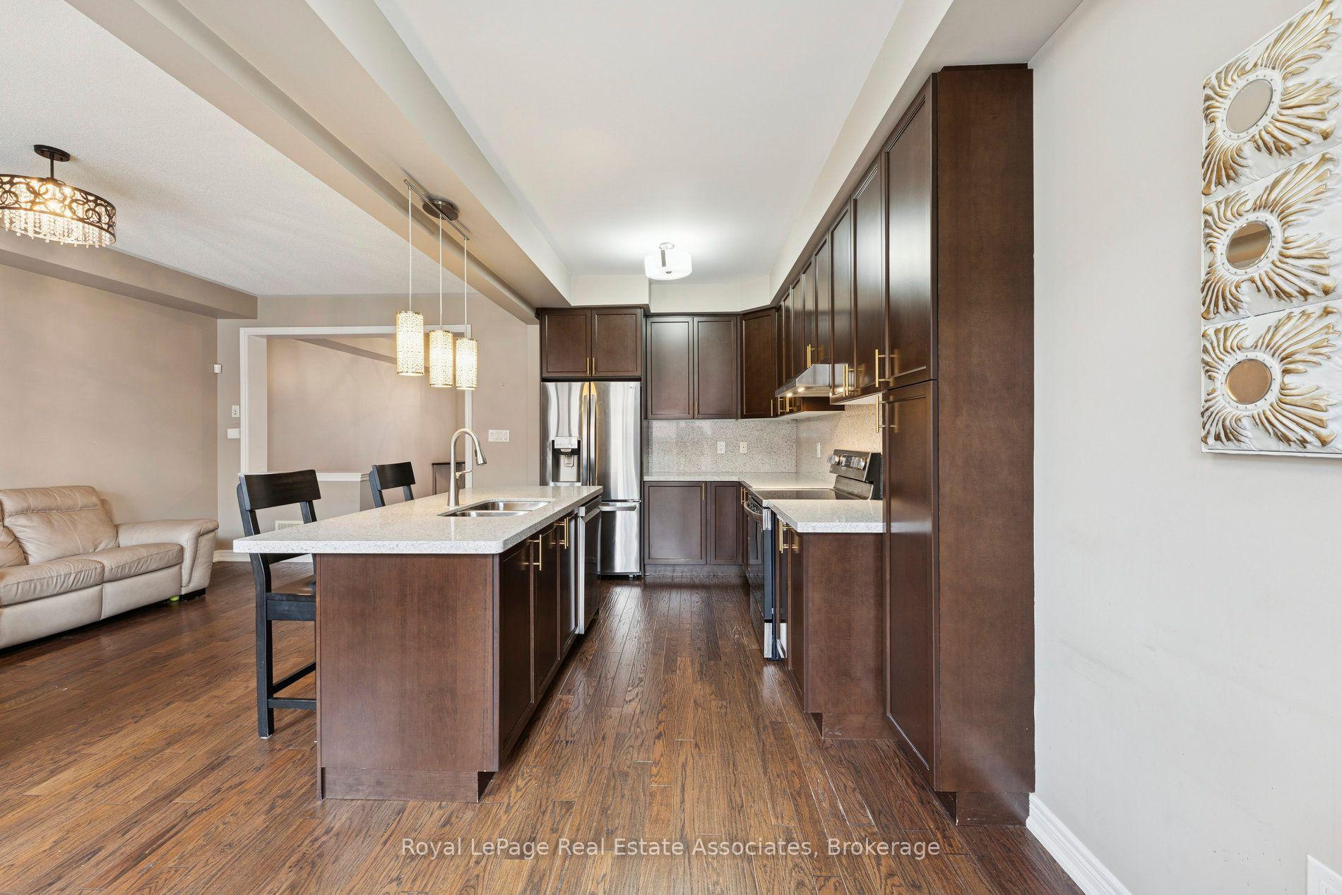 Photo 7 of 12 Diamond Leaf Lane, Halton Hills, Georgetown — HOMEH