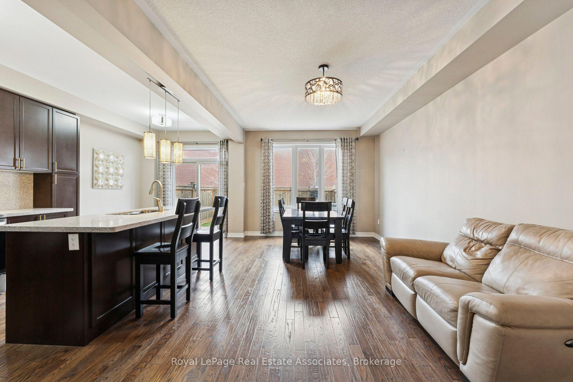 Photo 9 of 12 Diamond Leaf Lane, Halton Hills, Georgetown — HOMEH