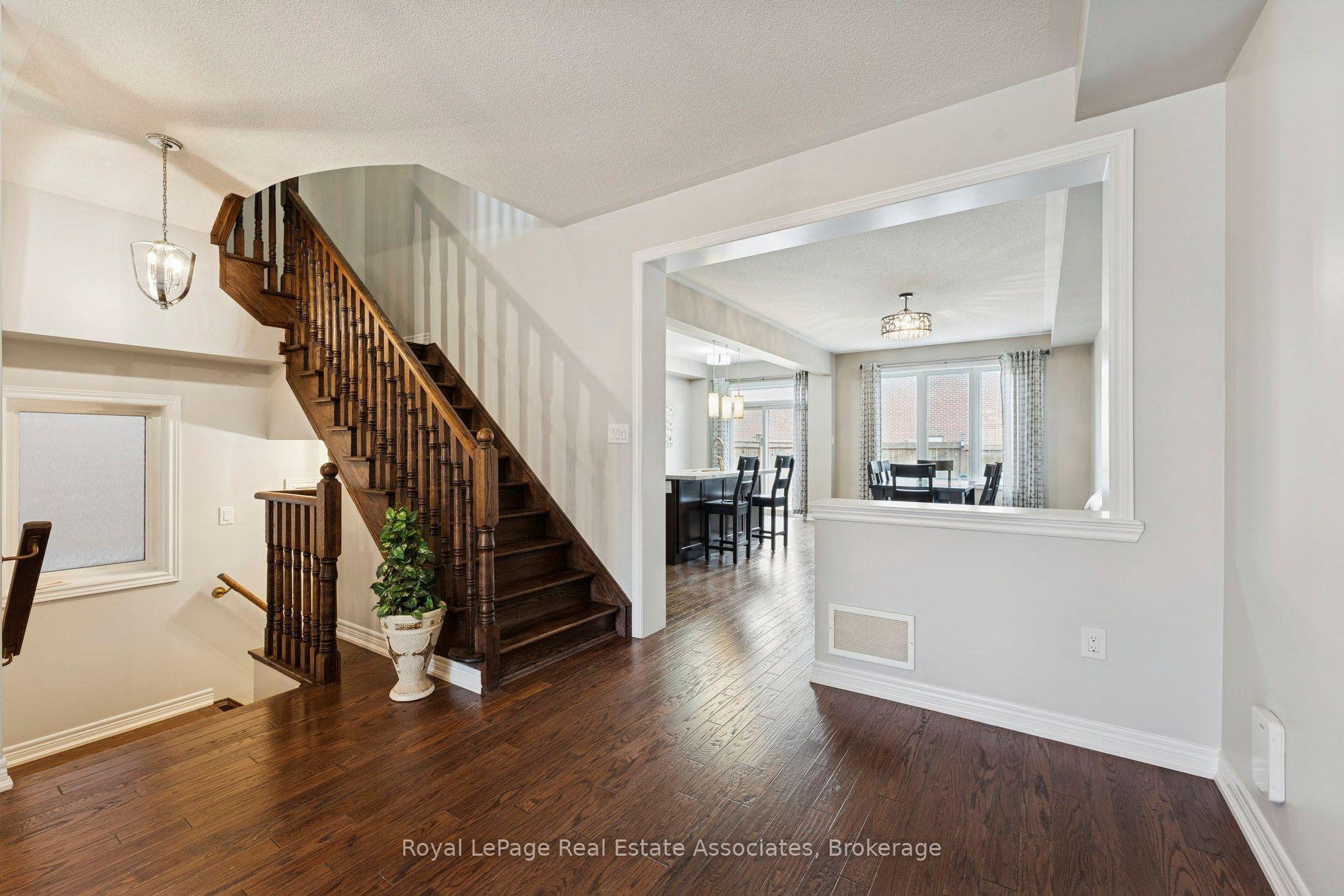 Photo 11 of 12 Diamond Leaf Lane, Halton Hills, Georgetown — HOMEH