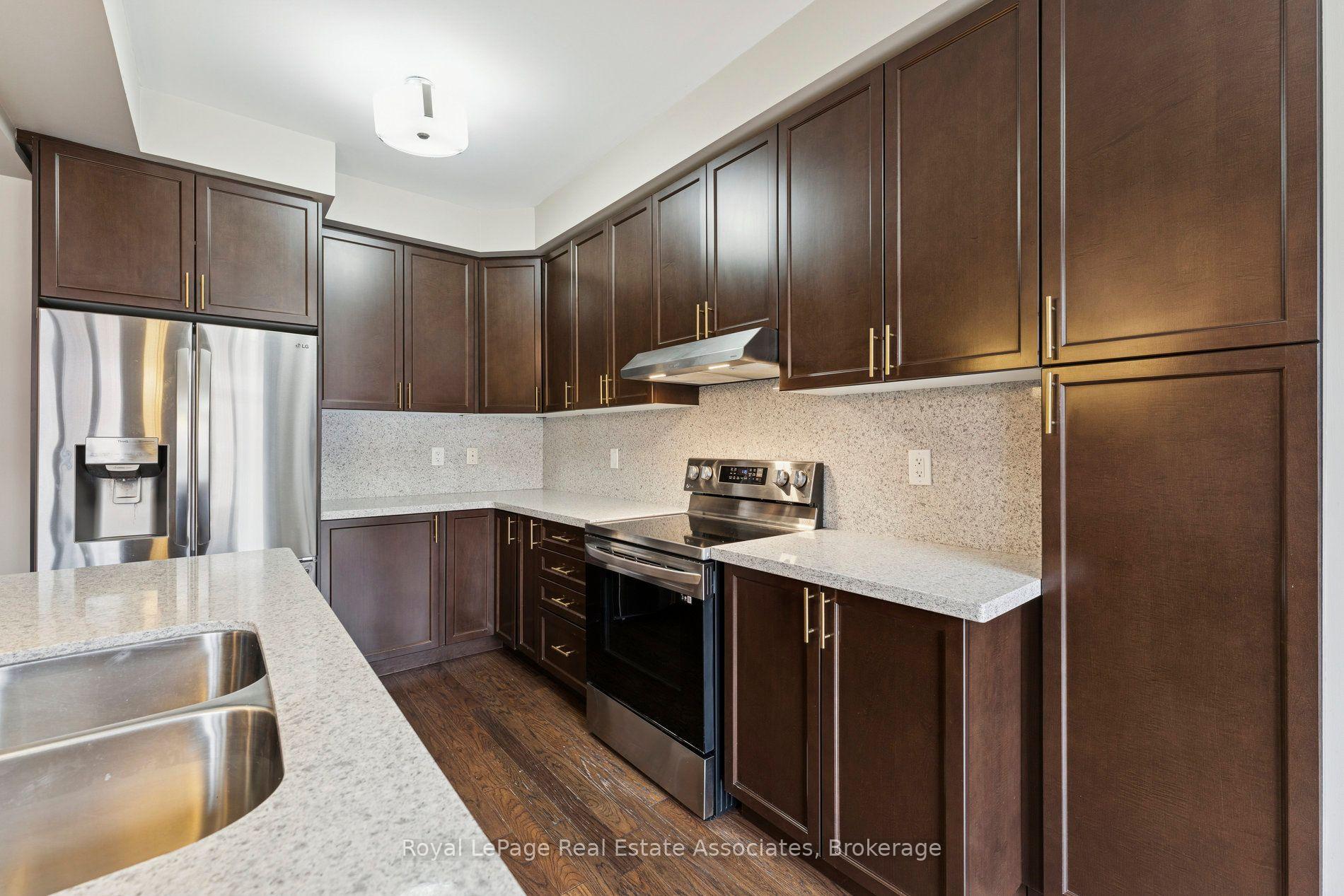 Photo 14 of 12 Diamond Leaf Lane, Halton Hills, Georgetown — HOMEH
