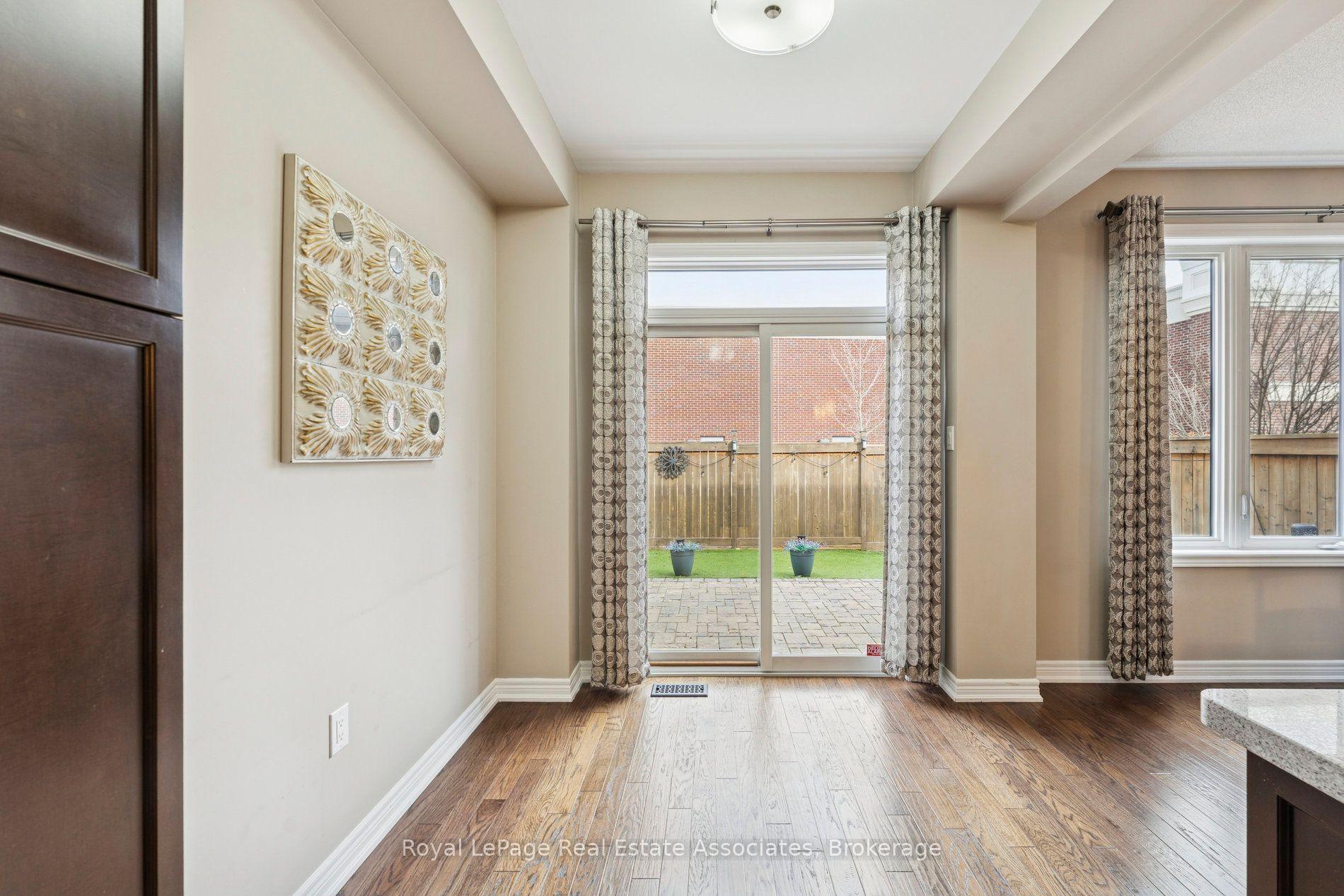 Photo 15 of 12 Diamond Leaf Lane, Halton Hills, Georgetown — HOMEH