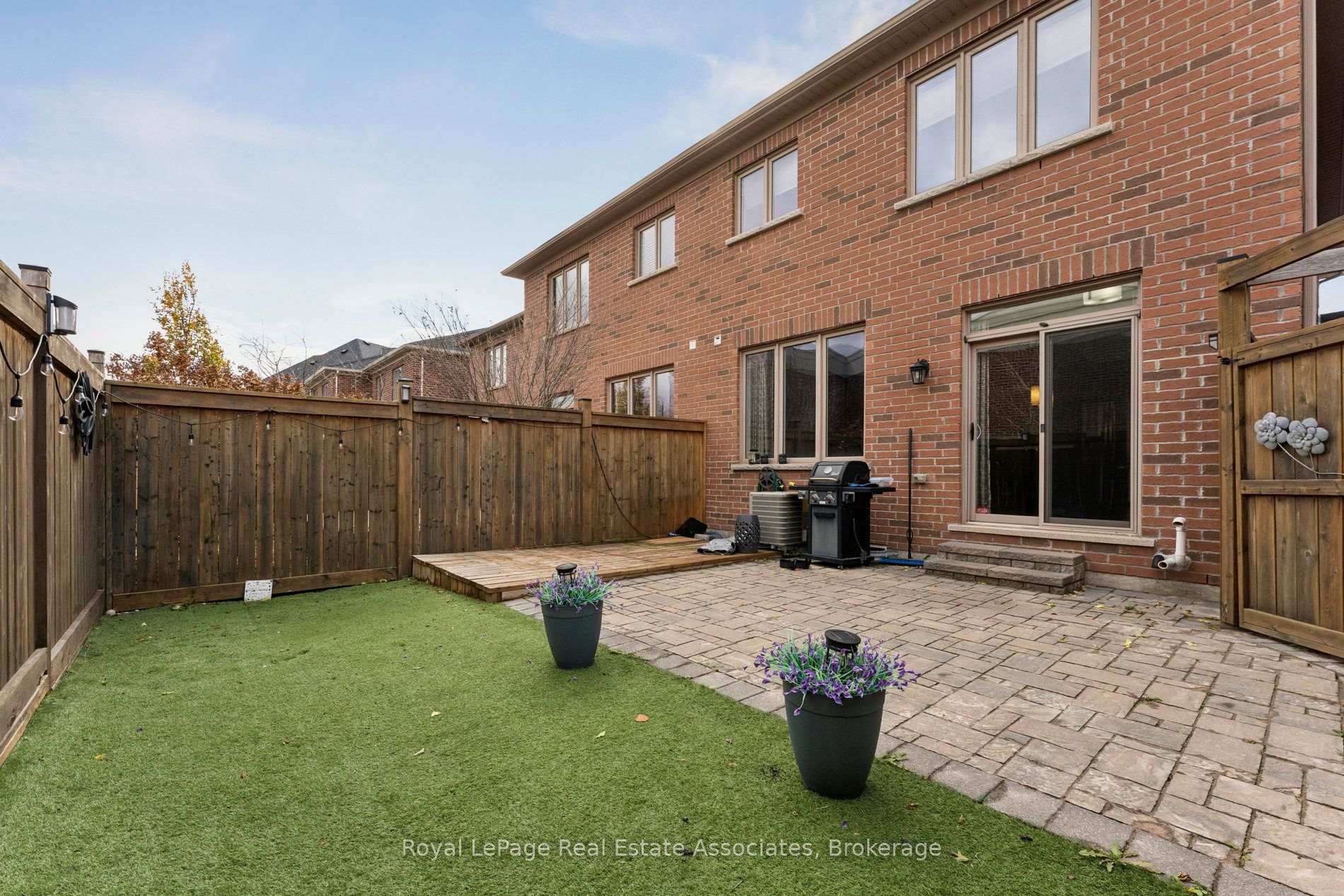 Photo 33 of 12 Diamond Leaf Lane, Halton Hills, Georgetown — HOMEH