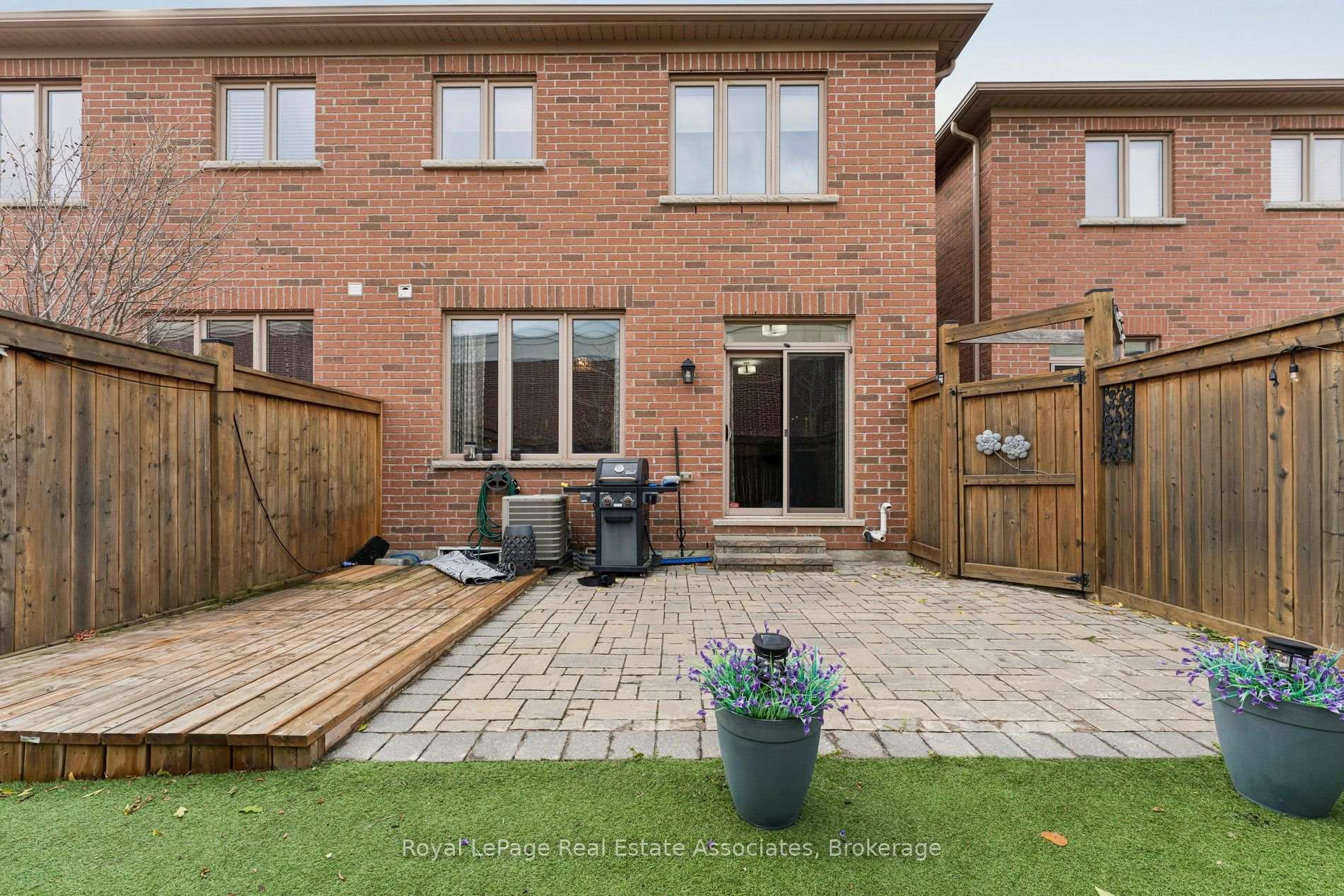 Photo 34 of 12 Diamond Leaf Lane, Halton Hills, Georgetown — HOMEH