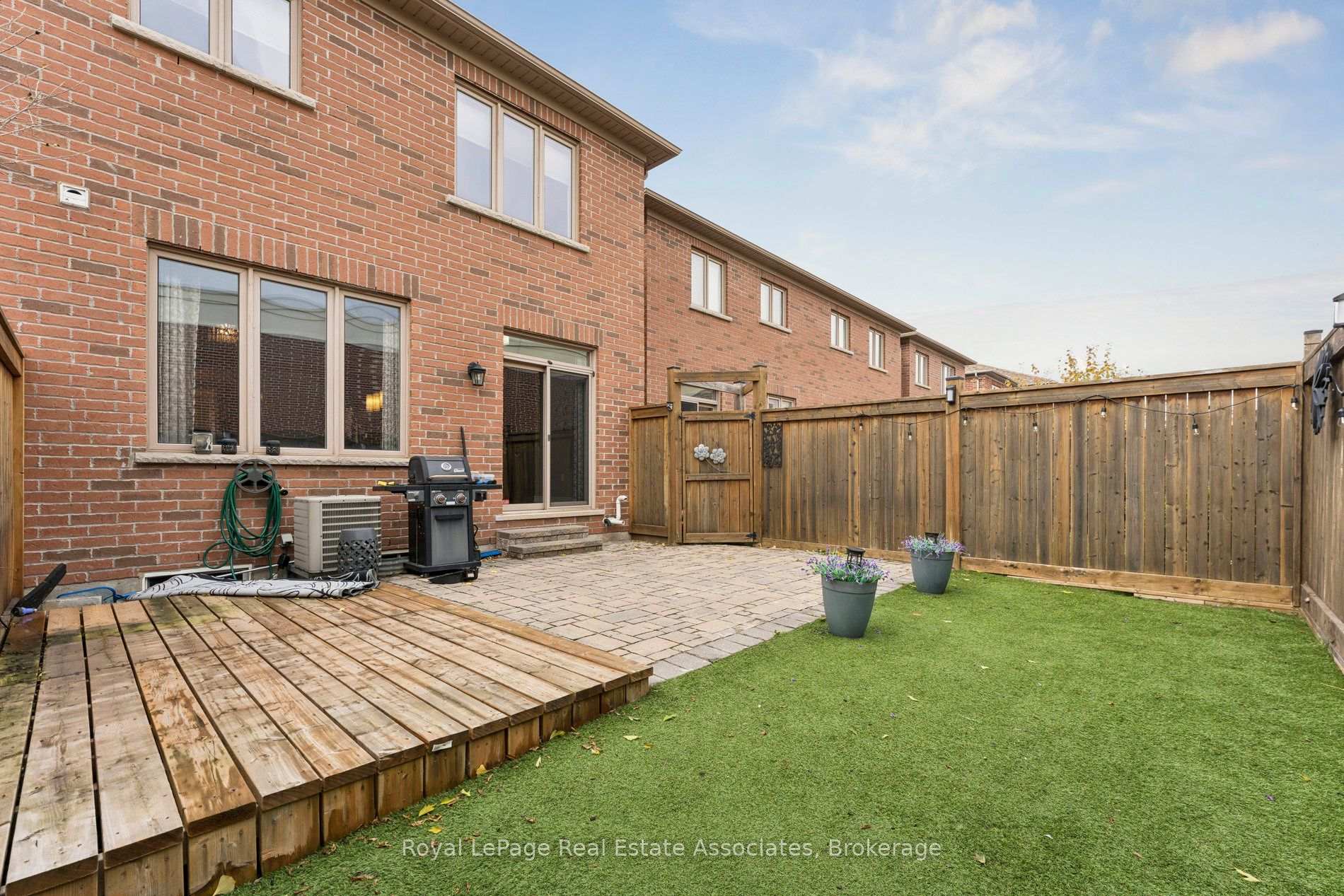 Photo 35 of 12 Diamond Leaf Lane, Halton Hills, Georgetown — HOMEH