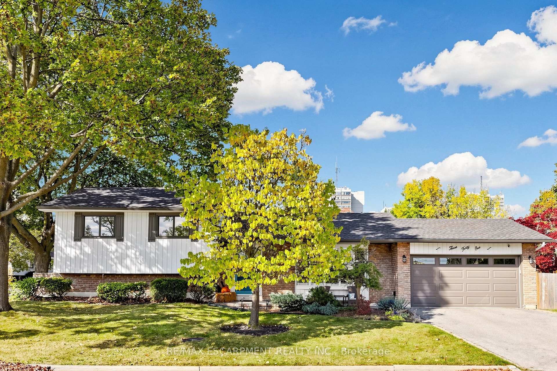 Photo 1 of 341 Lynnwood Drive, Oakville, Falgarwood — HOMEH