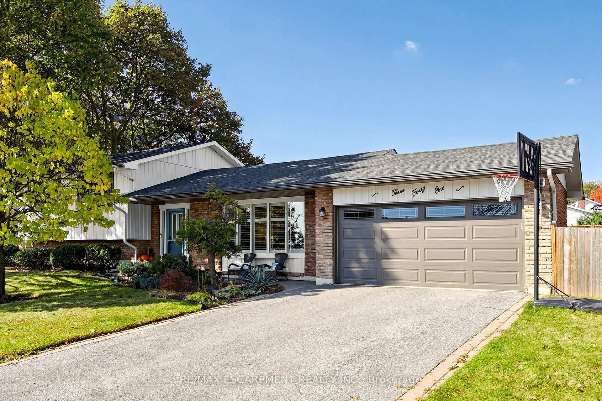 Photo 2 of 341 Lynnwood Drive, Oakville, Falgarwood — HOMEH