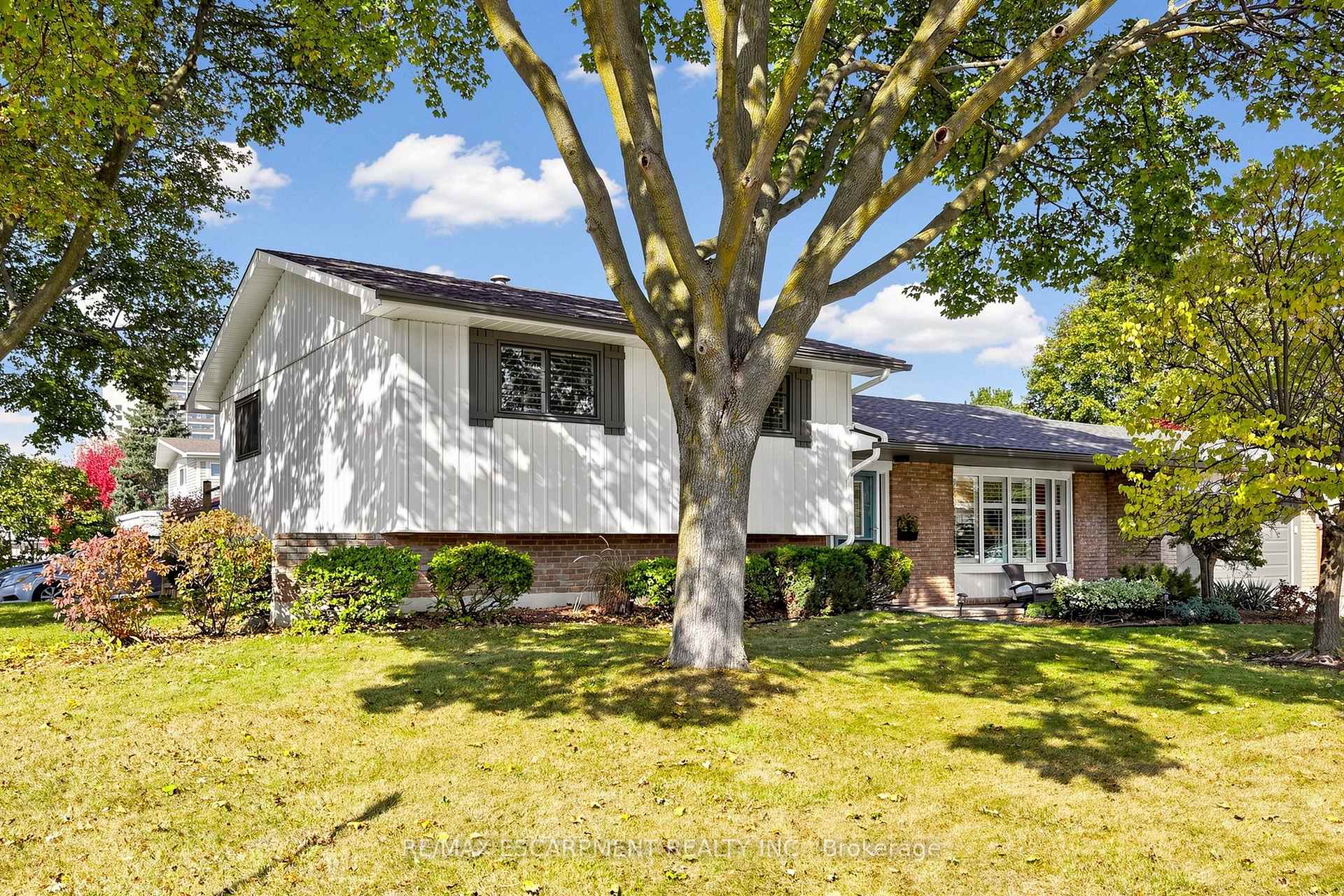 Photo 3 of 341 Lynnwood Drive, Oakville, Falgarwood — HOMEH