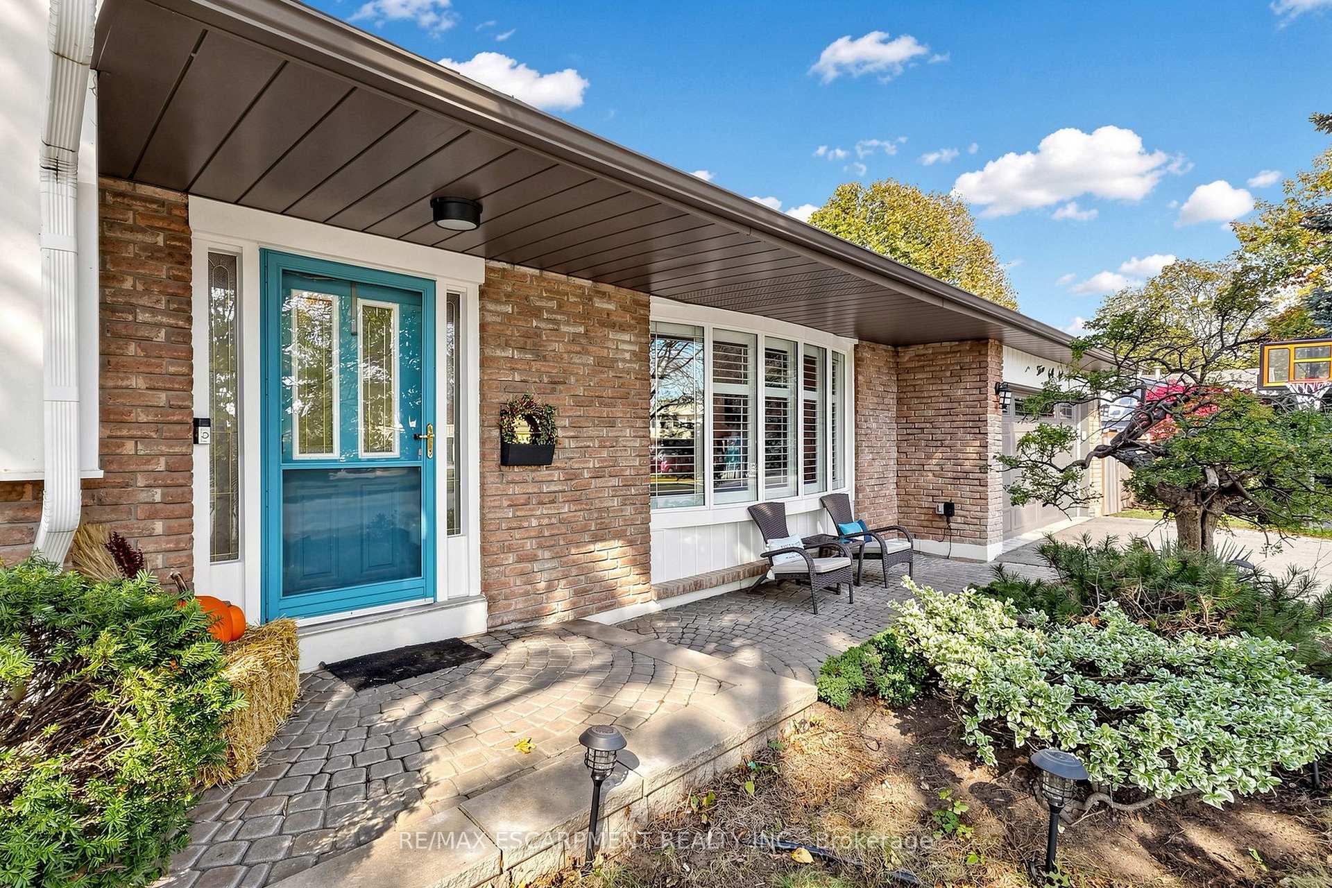 Photo 4 of 341 Lynnwood Drive, Oakville, Falgarwood — HOMEH