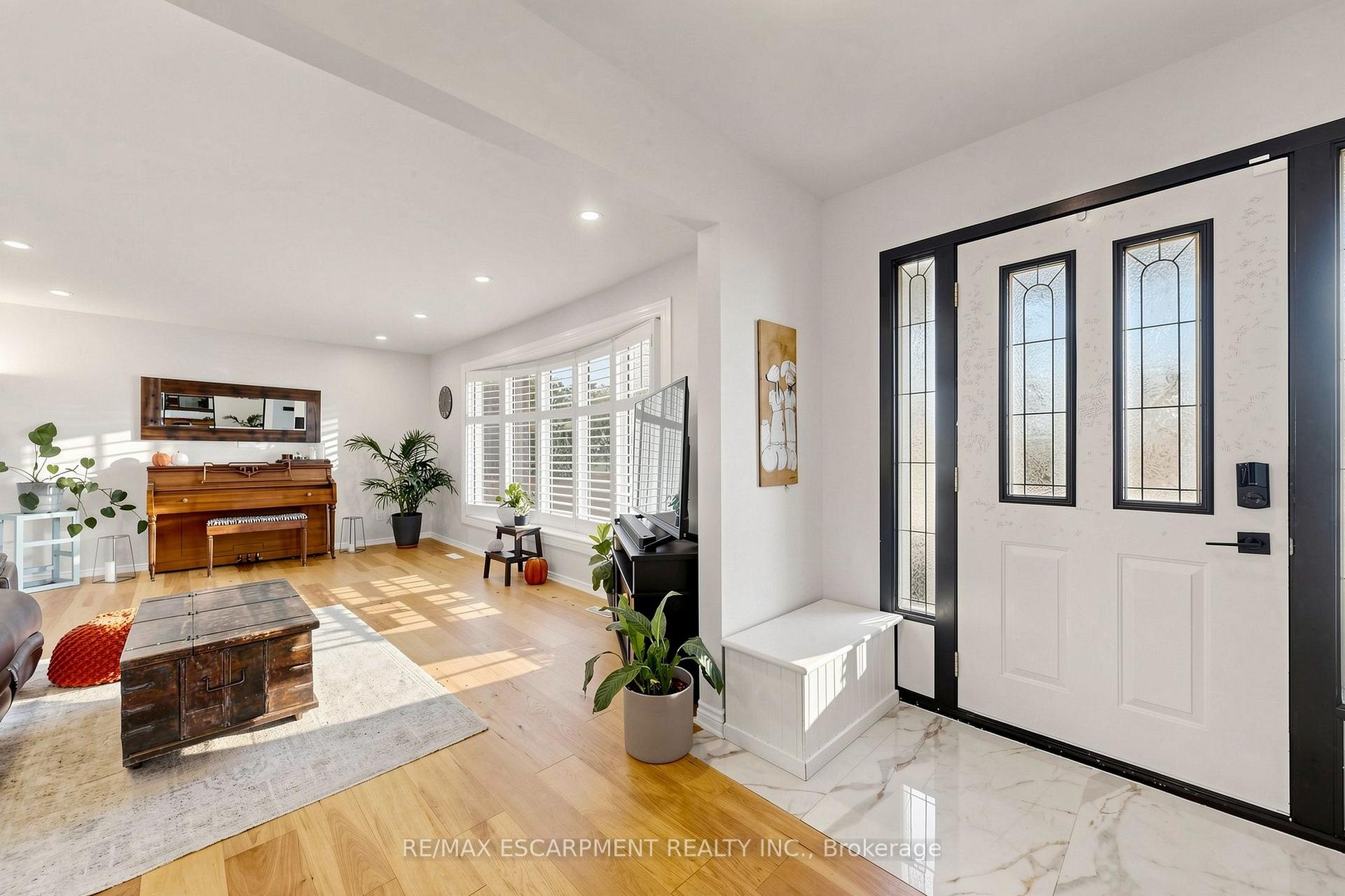 Photo 5 of 341 Lynnwood Drive, Oakville, Falgarwood — HOMEH