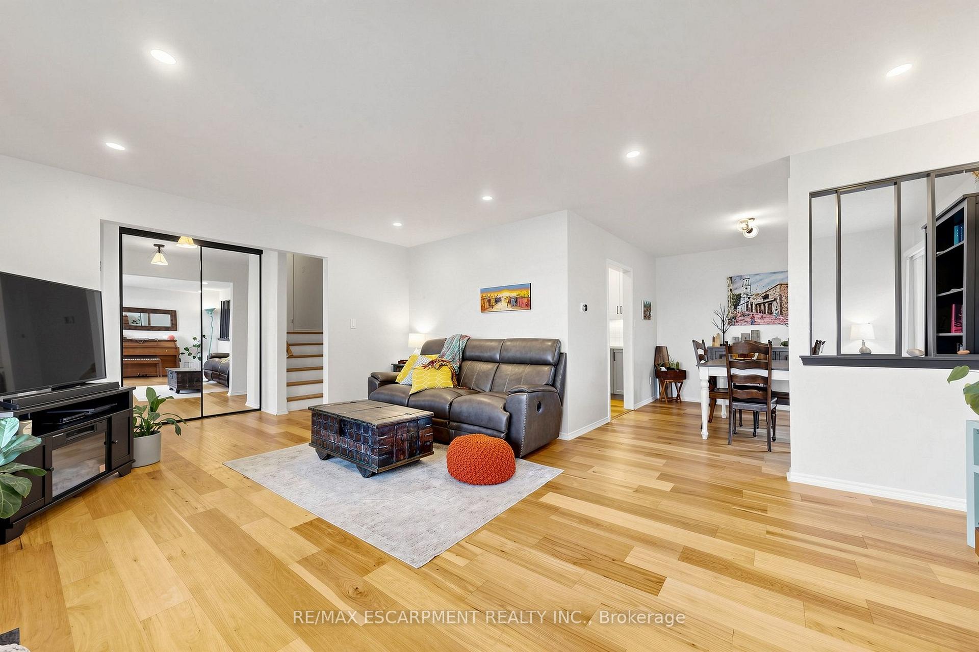 Photo 8 of 341 Lynnwood Drive, Oakville, Falgarwood — HOMEH