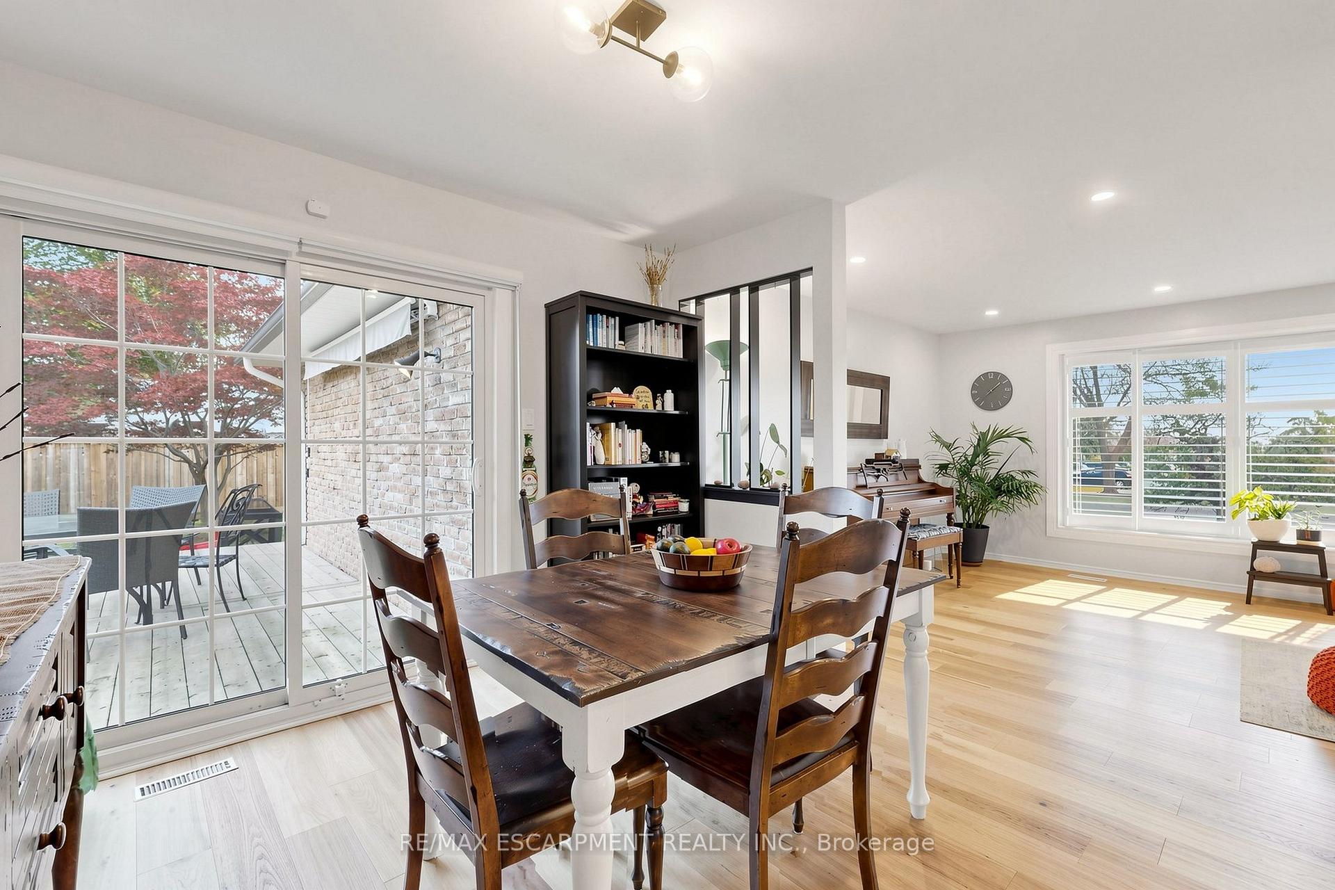 Photo 9 of 341 Lynnwood Drive, Oakville, Falgarwood — HOMEH
