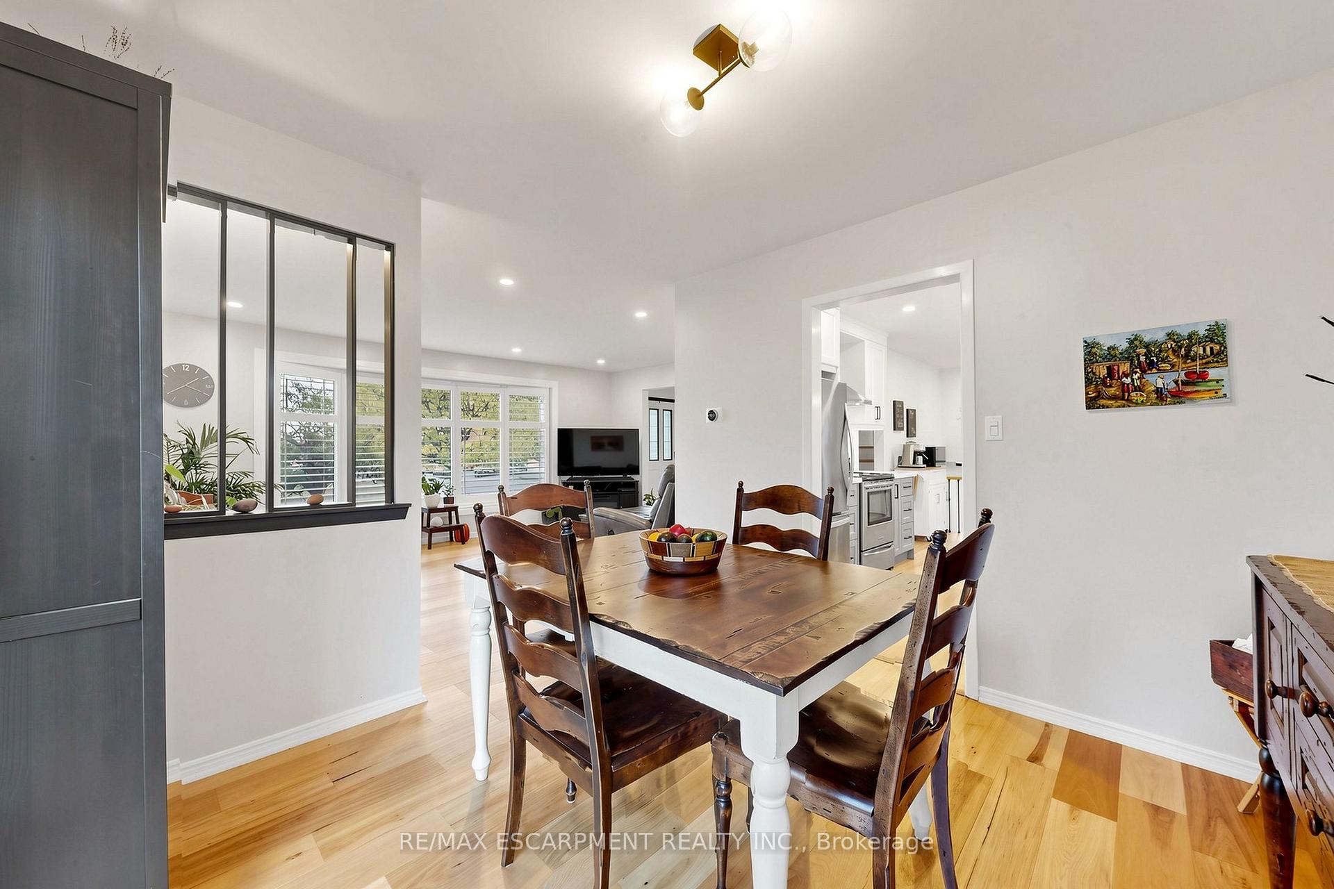 Photo 10 of 341 Lynnwood Drive, Oakville, Falgarwood — HOMEH