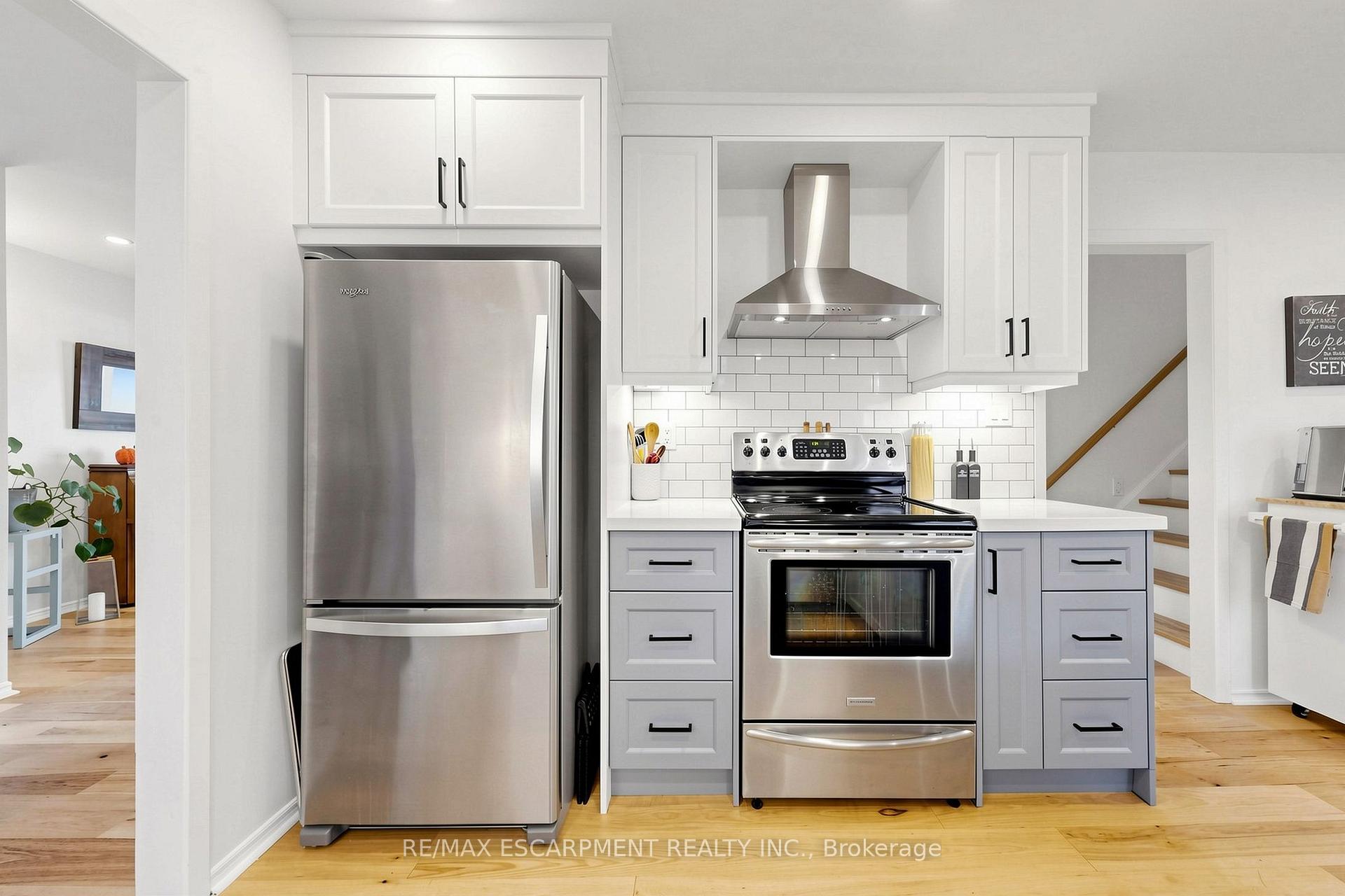 Photo 14 of 341 Lynnwood Drive, Oakville, Falgarwood — HOMEH