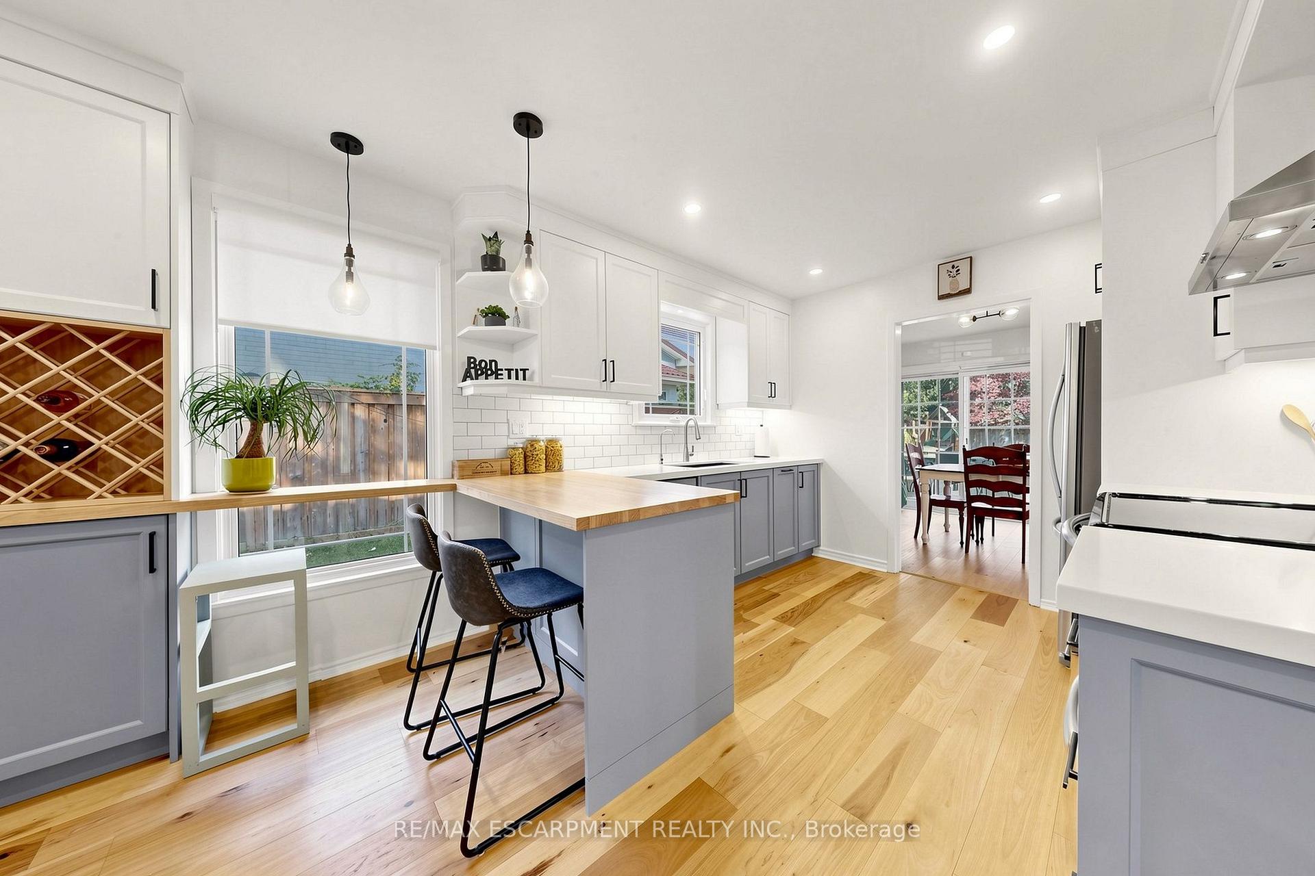 Photo 15 of 341 Lynnwood Drive, Oakville, Falgarwood — HOMEH
