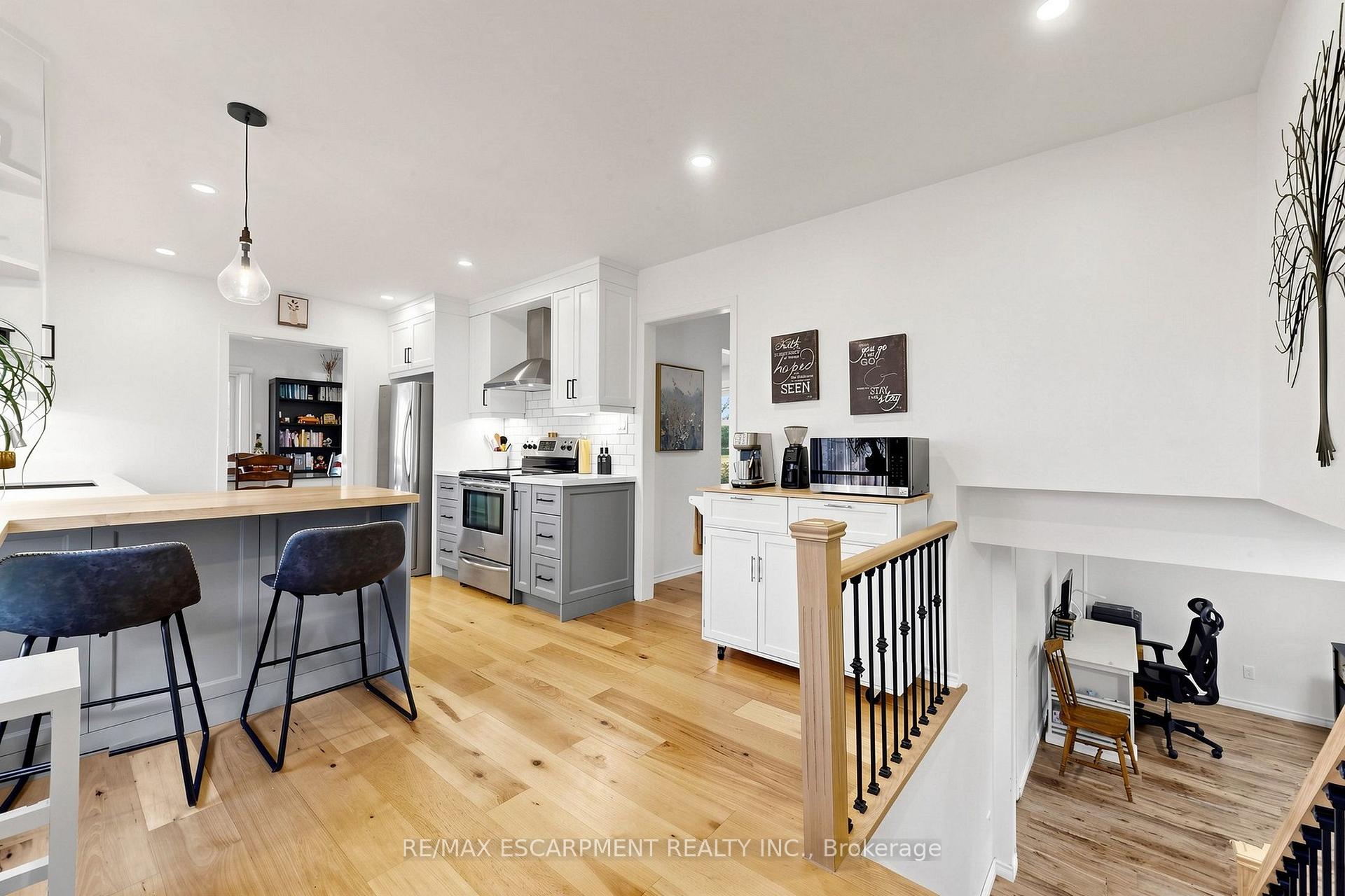 Photo 16 of 341 Lynnwood Drive, Oakville, Falgarwood — HOMEH