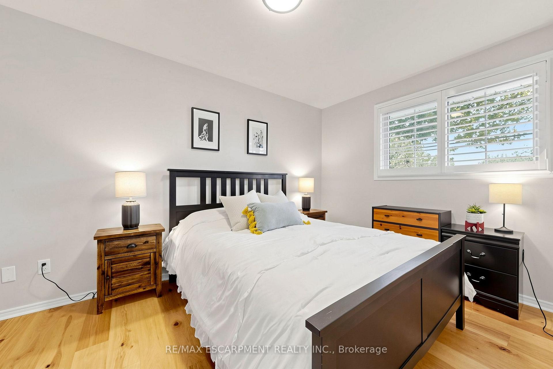 Photo 20 of 341 Lynnwood Drive, Oakville, Falgarwood — HOMEH