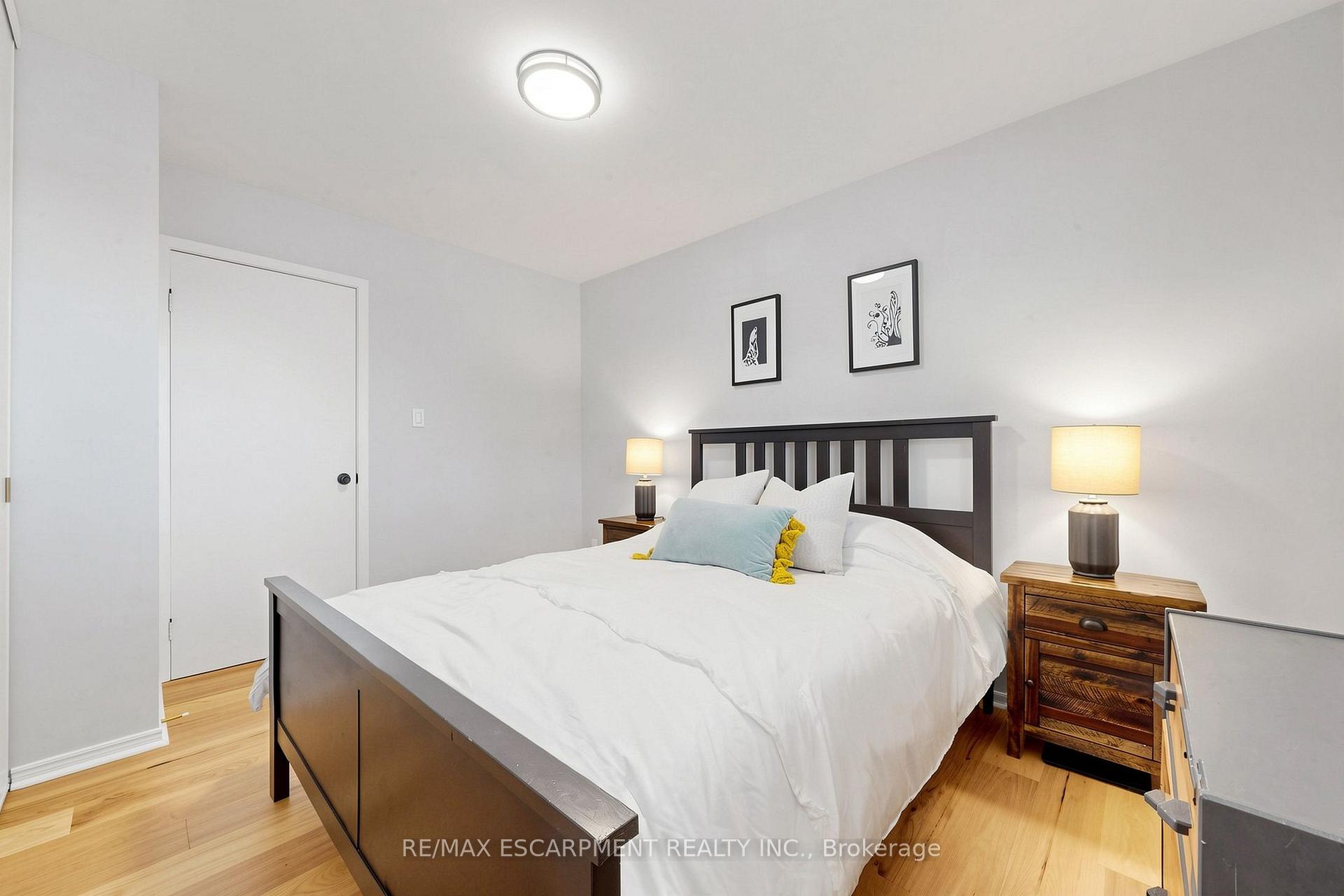 Photo 21 of 341 Lynnwood Drive, Oakville, Falgarwood — HOMEH