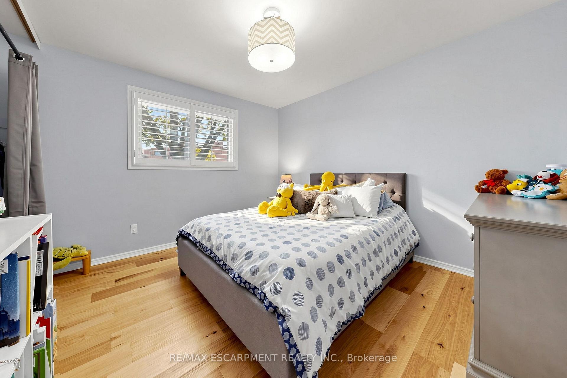 Photo 22 of 341 Lynnwood Drive, Oakville, Falgarwood — HOMEH