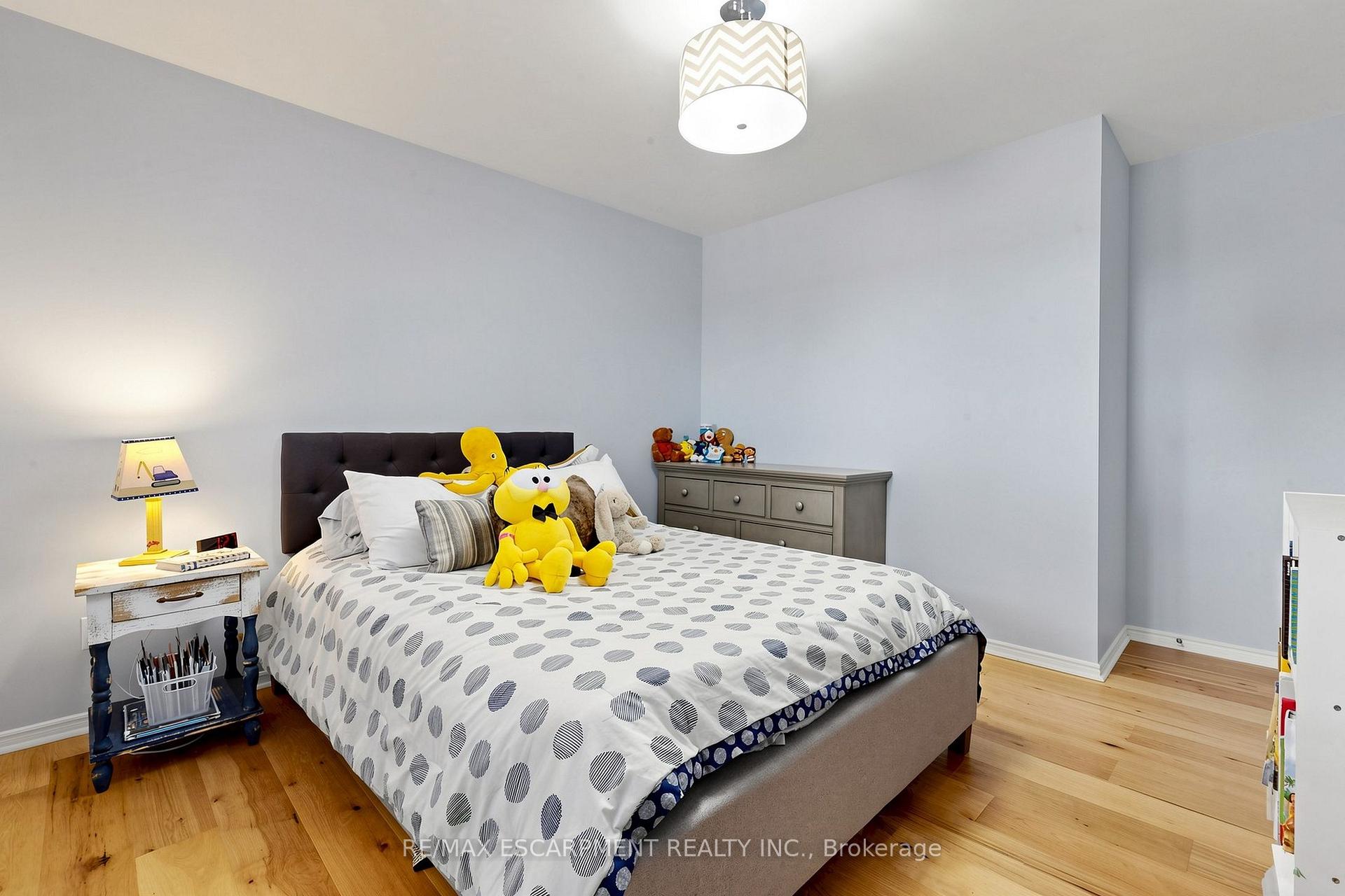 Photo 23 of 341 Lynnwood Drive, Oakville, Falgarwood — HOMEH