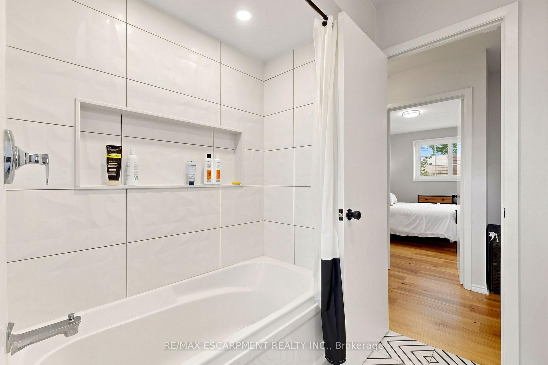 Photo 26 of 341 Lynnwood Drive, Oakville, Falgarwood — HOMEH