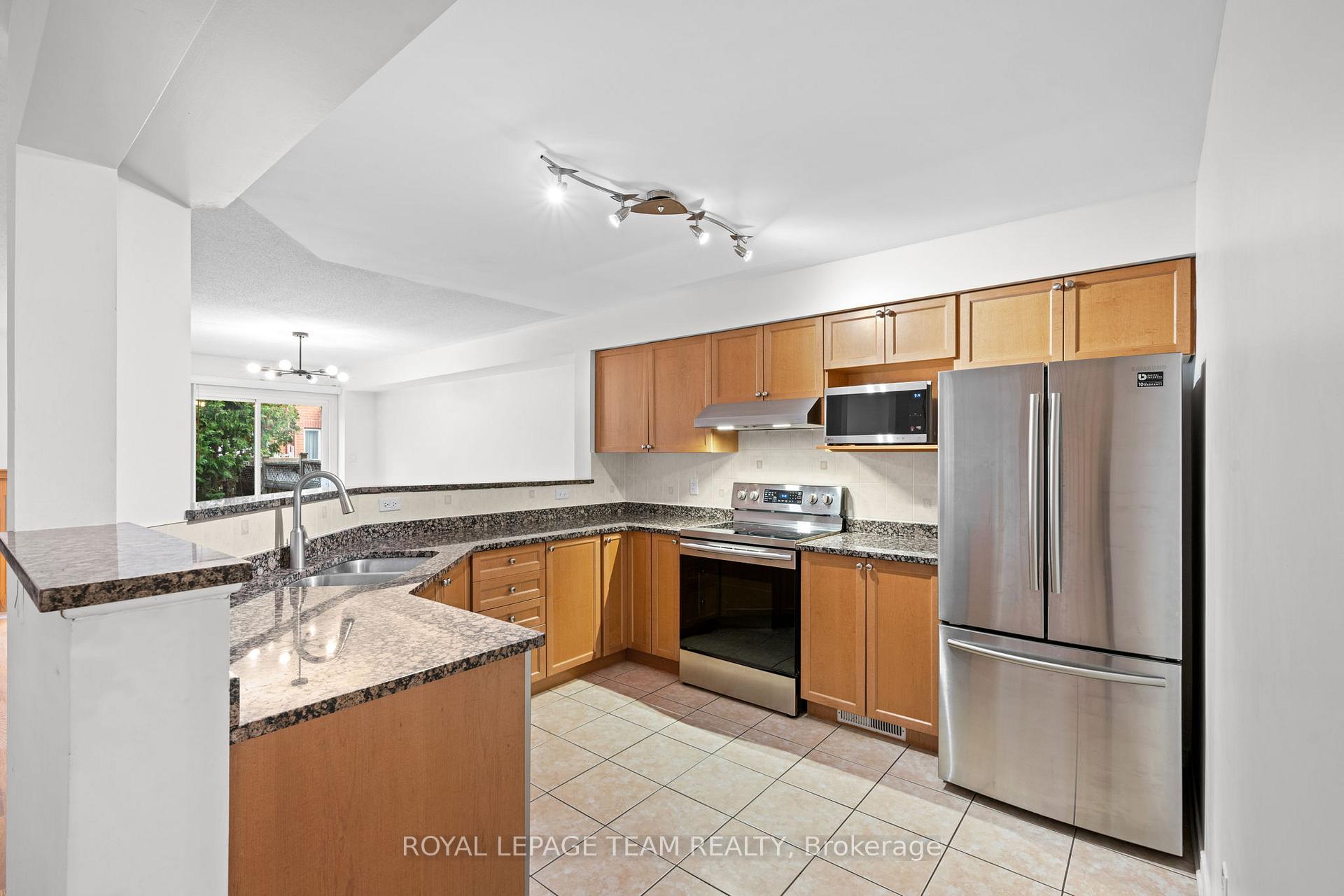 Photo 6 of 407 Meilleur Private, Ottawa, Vanier — HOMEH