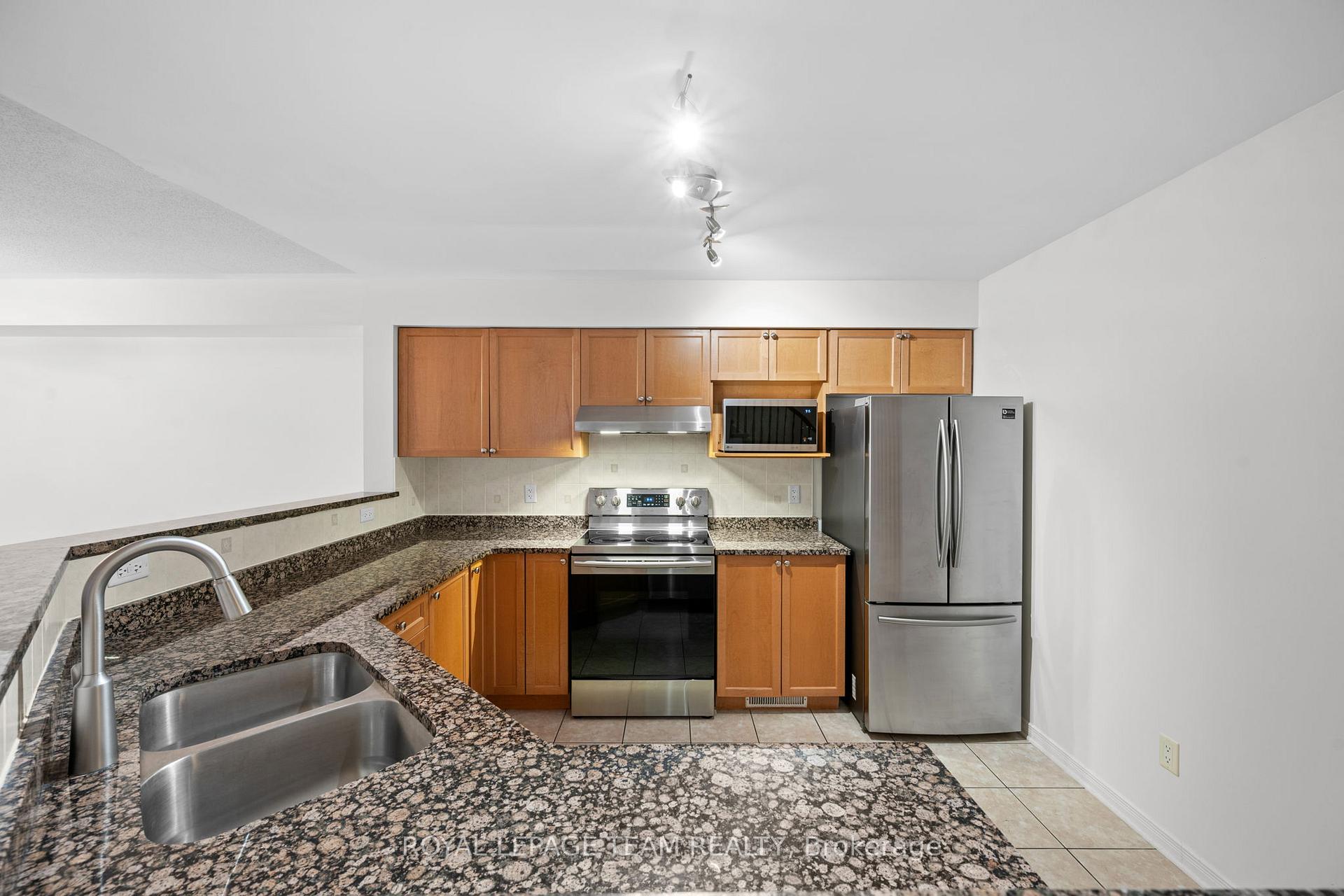 Photo 7 of 407 Meilleur Private, Ottawa, Vanier — HOMEH