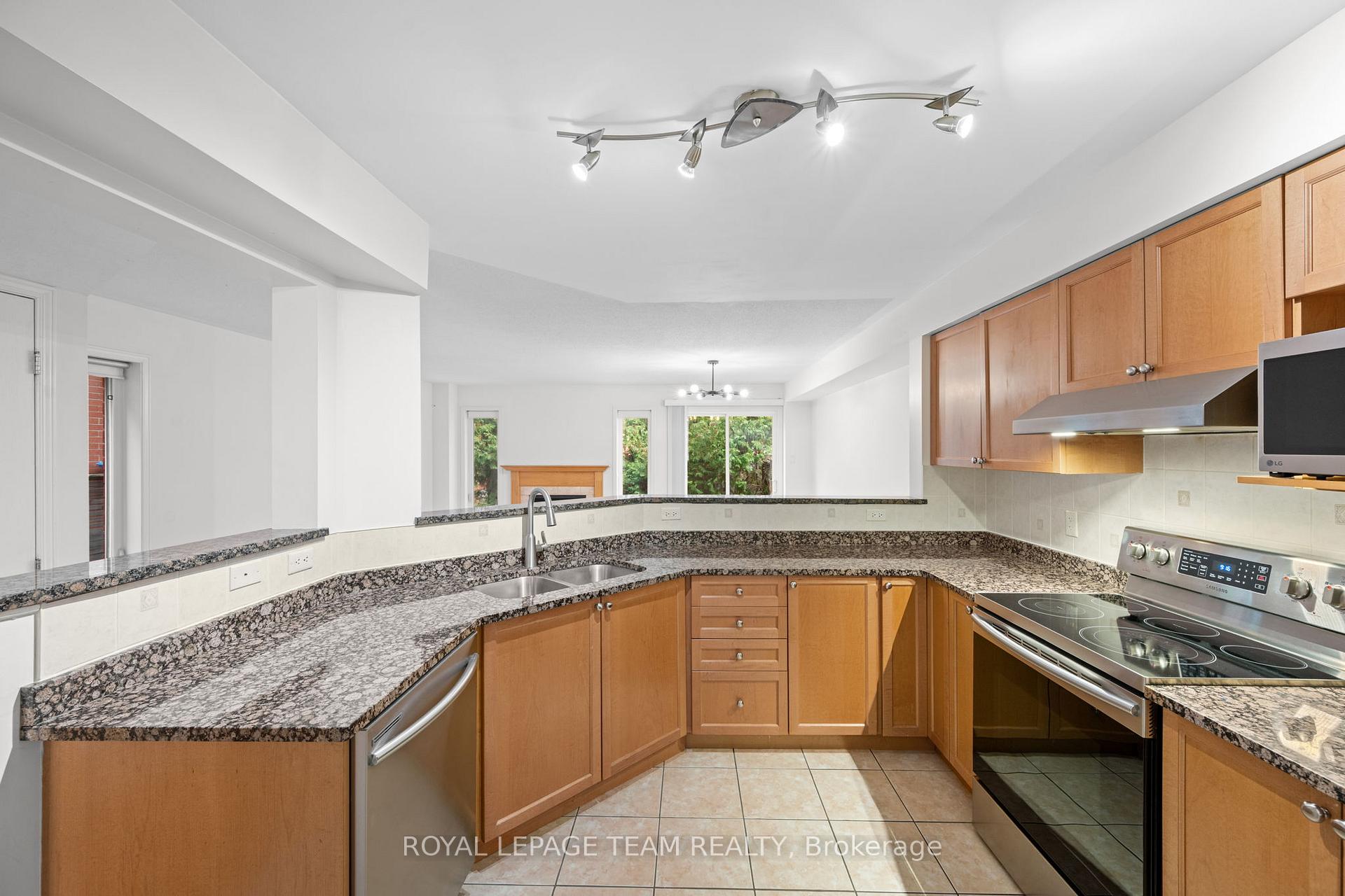 Photo 8 of 407 Meilleur Private, Ottawa, Vanier — HOMEH