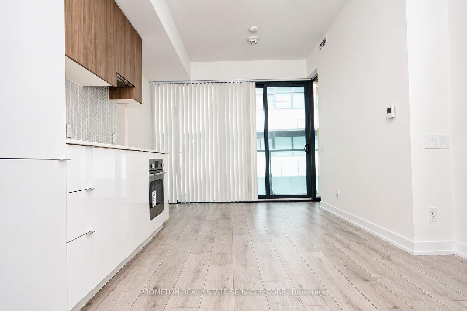 Photo 3 of Unit 627, 161 Roehampton Avenue, Toronto, Mount Pleasant West — HOMEH