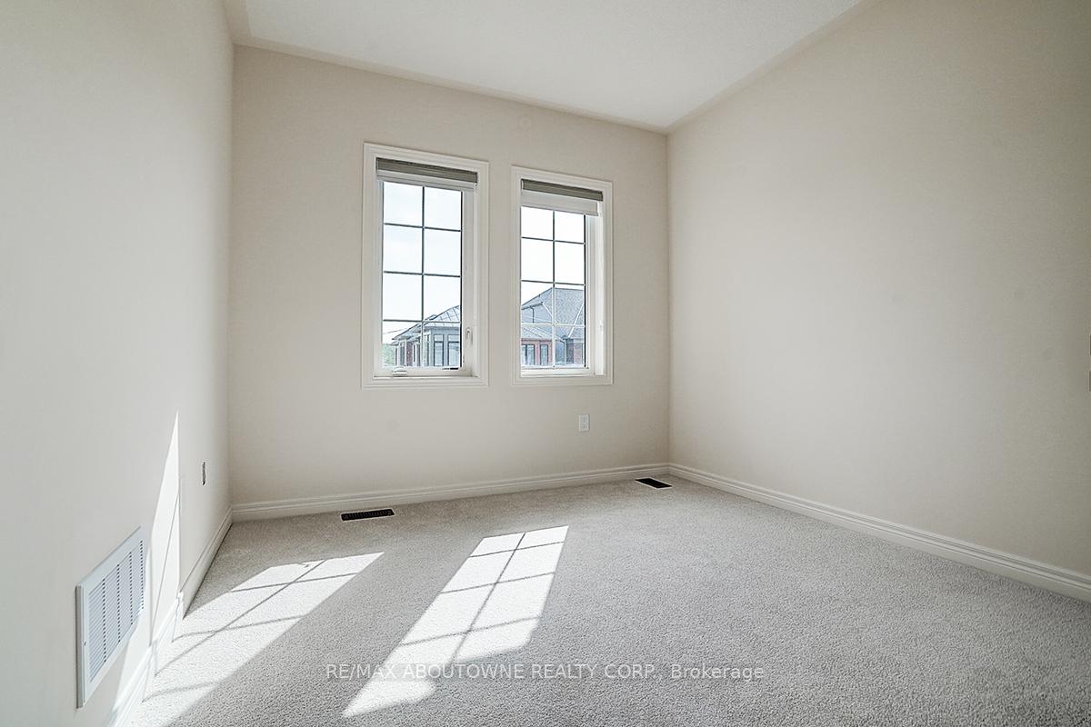 Photo 25 of 3175 Crystal Drive, Oakville, Glenorchy — HOMEH